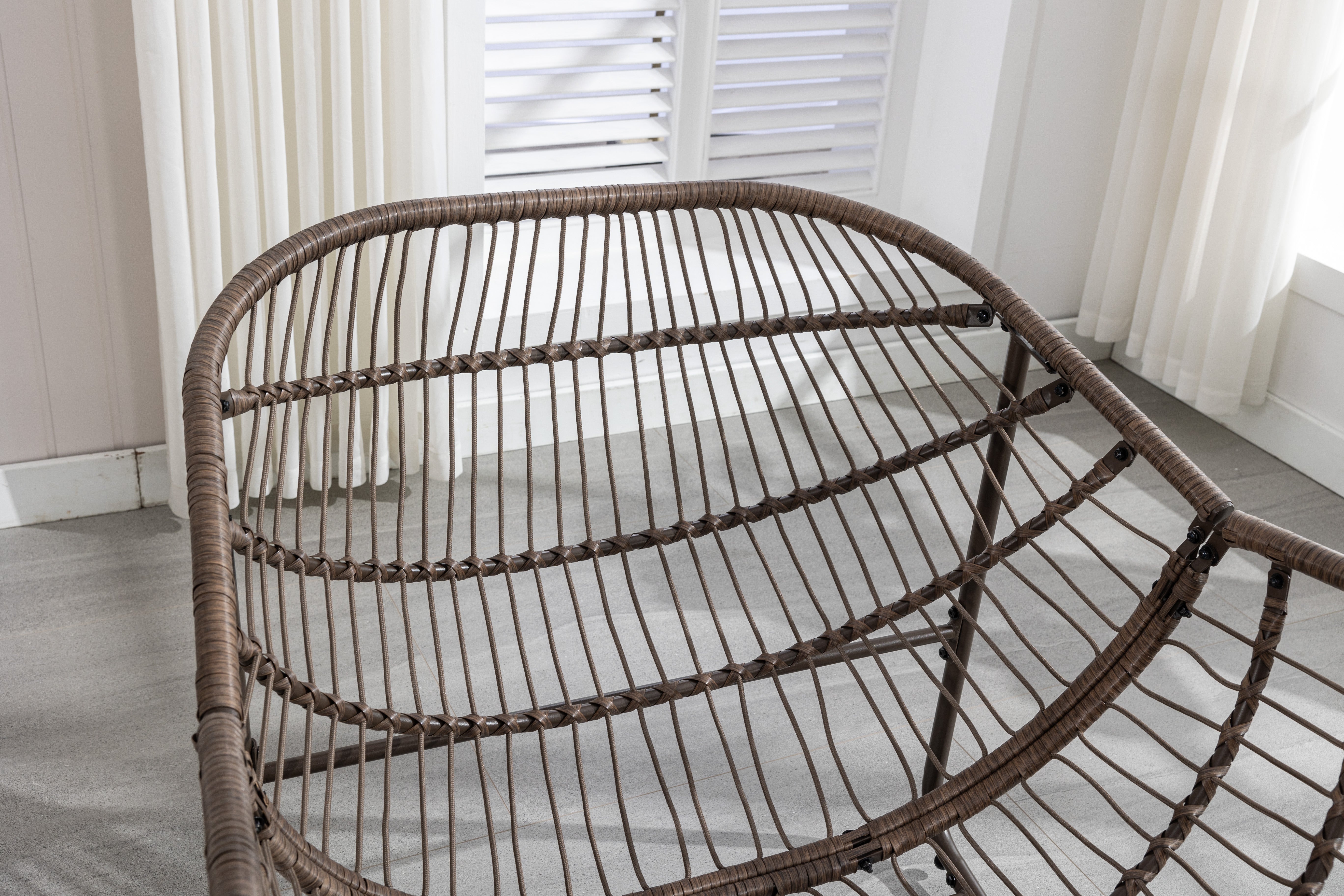 Schaukelstuhl für draußen, extragroßer Eier-Schaukelsessel aus grauem Rattan