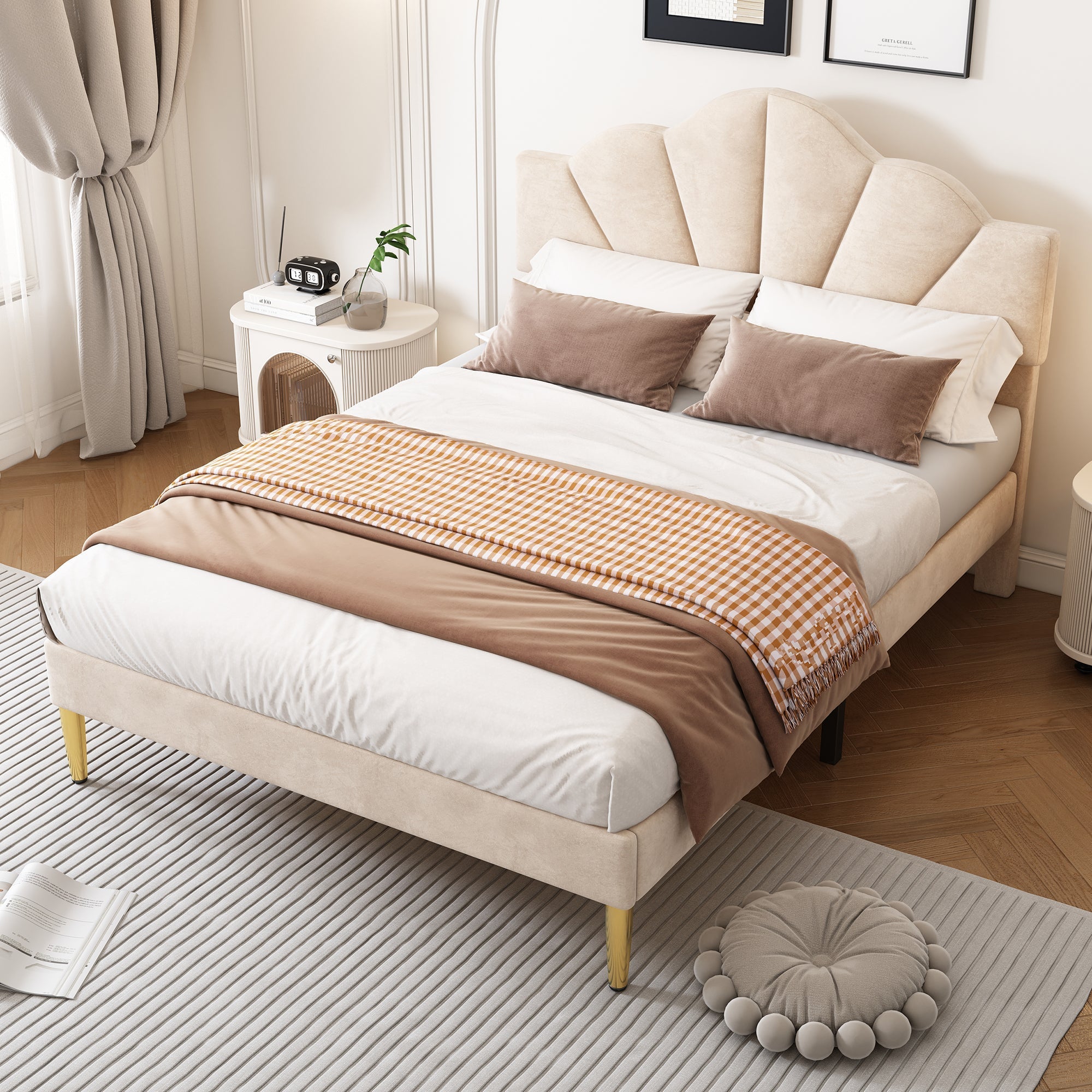 Shell-Shaped Upholstered Double Bed with Golden Legs and Slatted Base, 140x200 cm, Beige Velvet