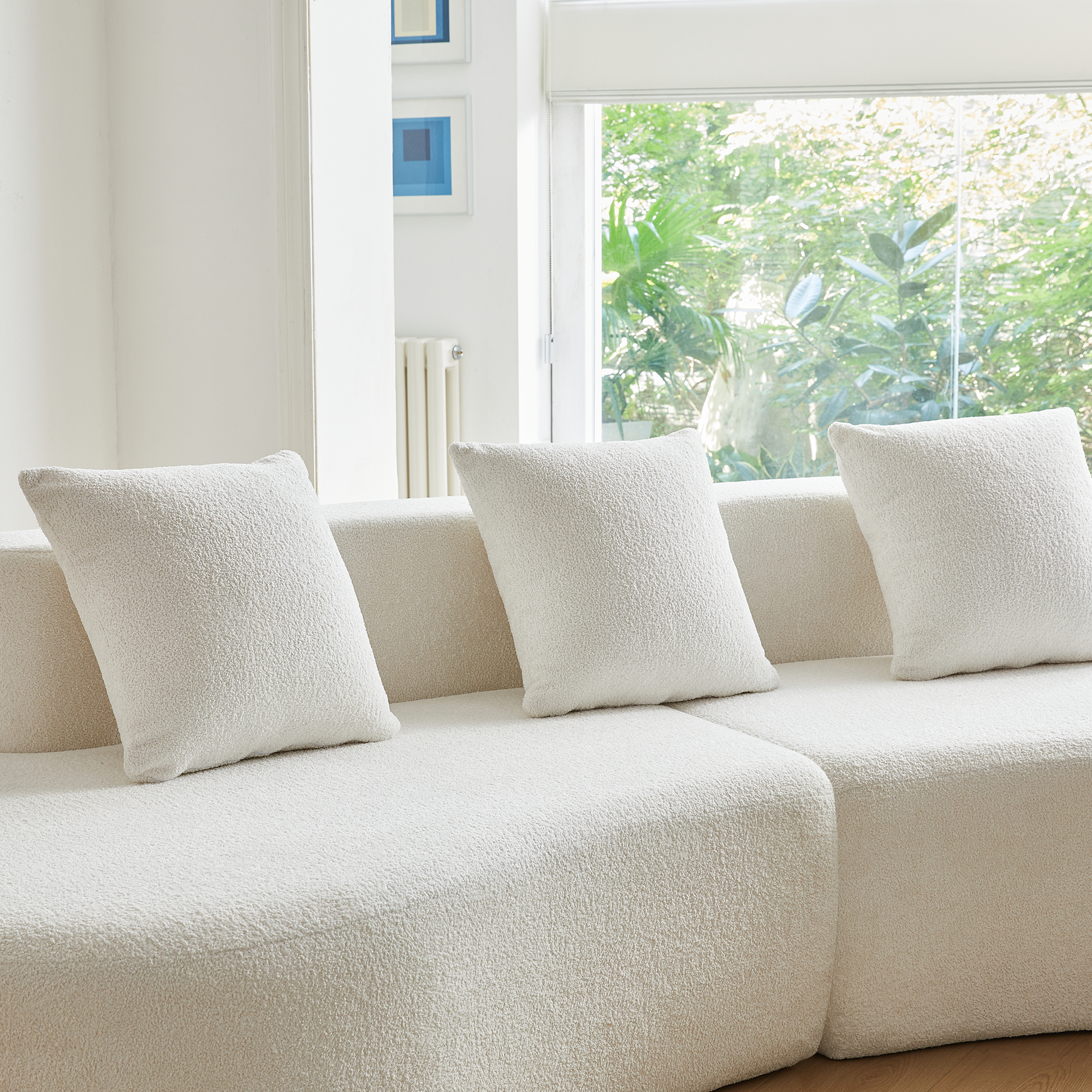 Modern Sectional Sofa, Curved 3-Seater Couch, Stylish and Comfortable