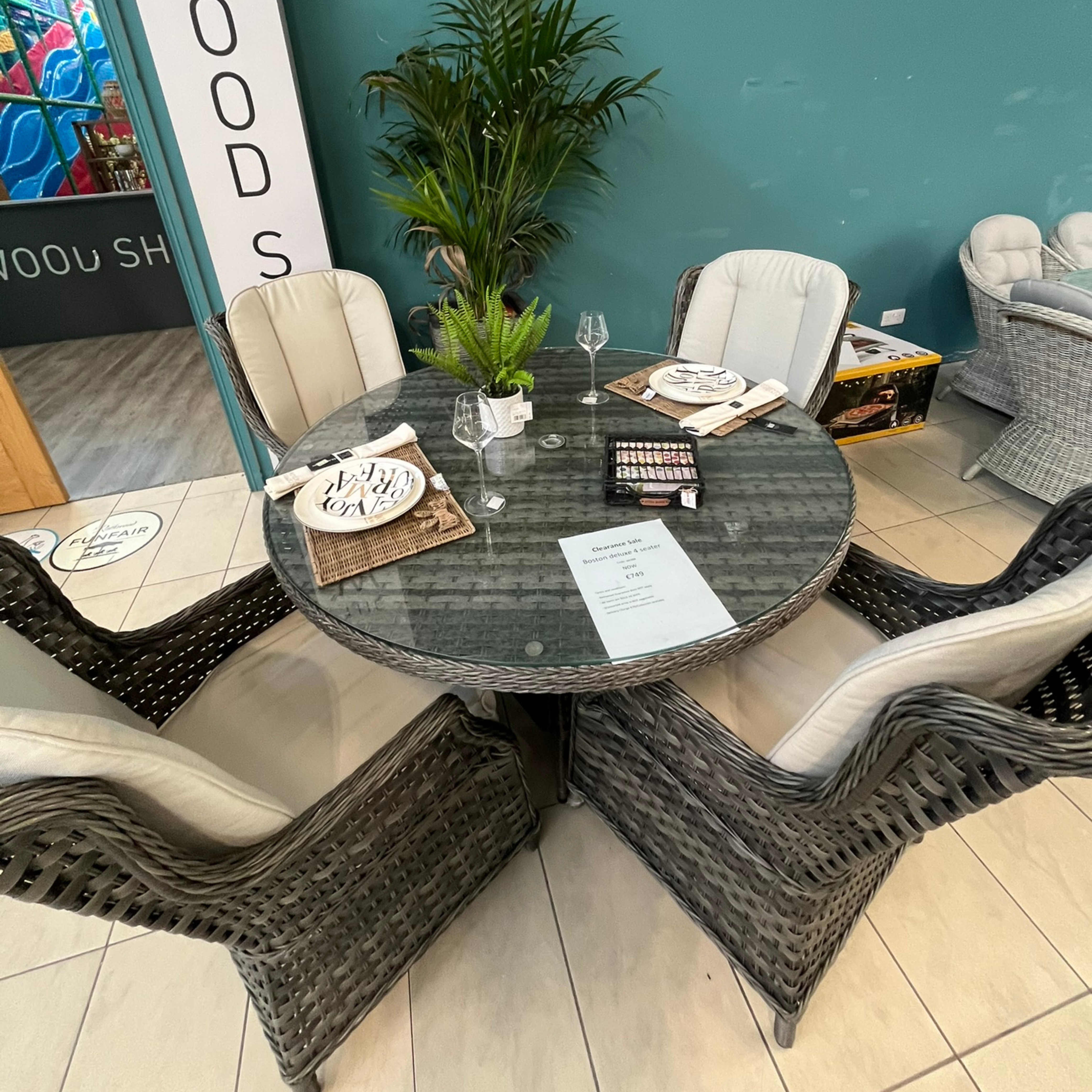 Boston Deluxe 4-Seater - Clearance