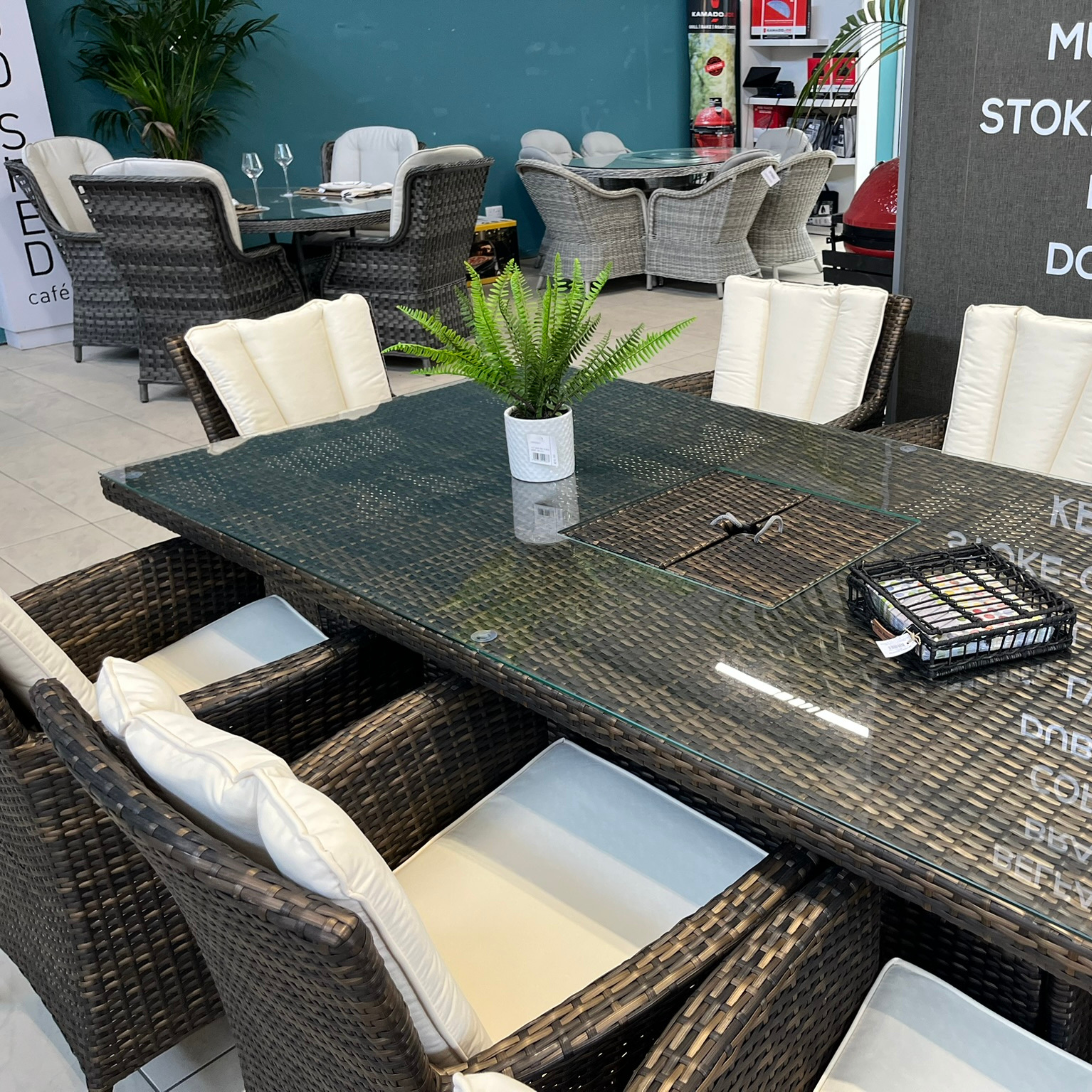 Gardenia 8-Seater with Ice Bucket - Clearance