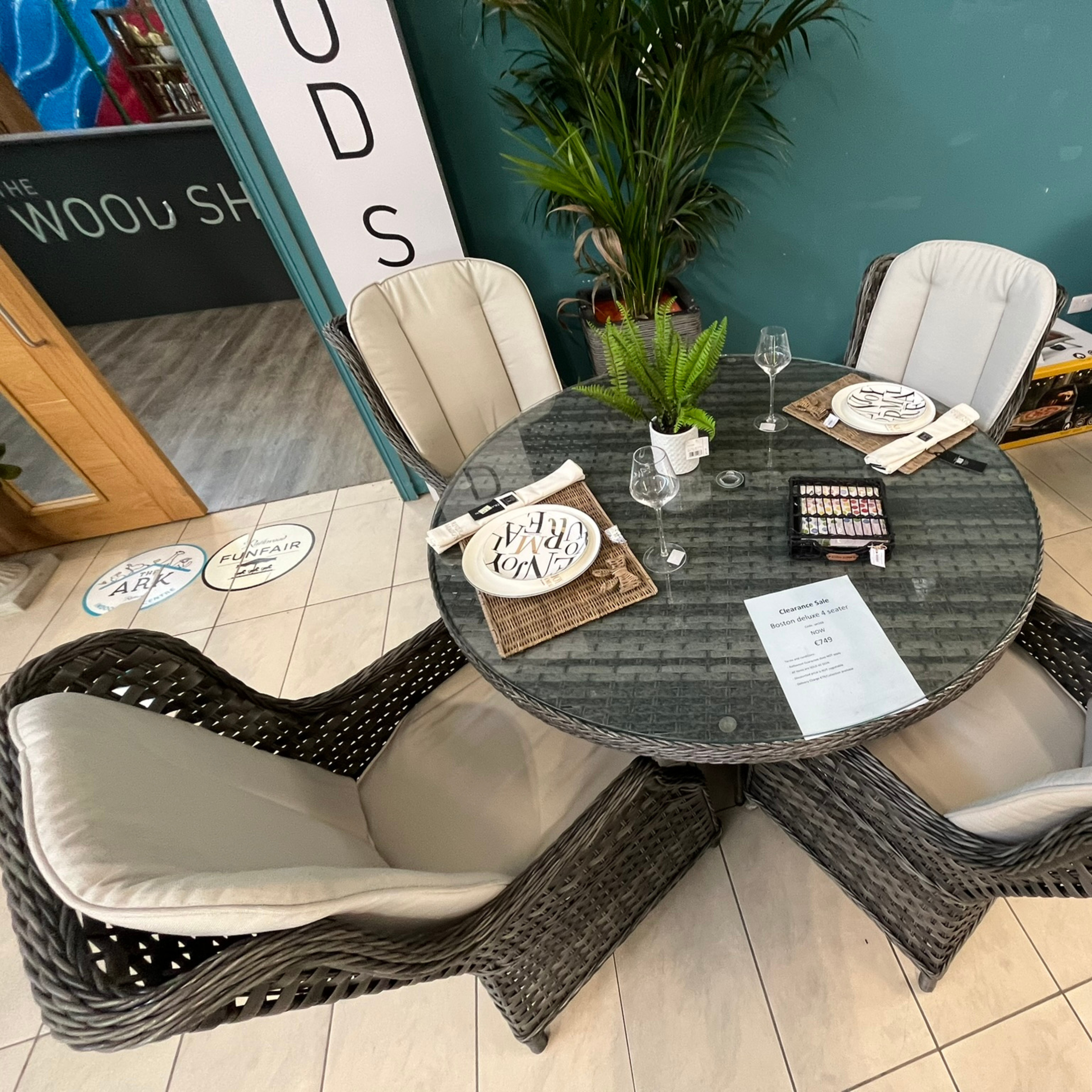 Boston Deluxe 4-Seater - Clearance