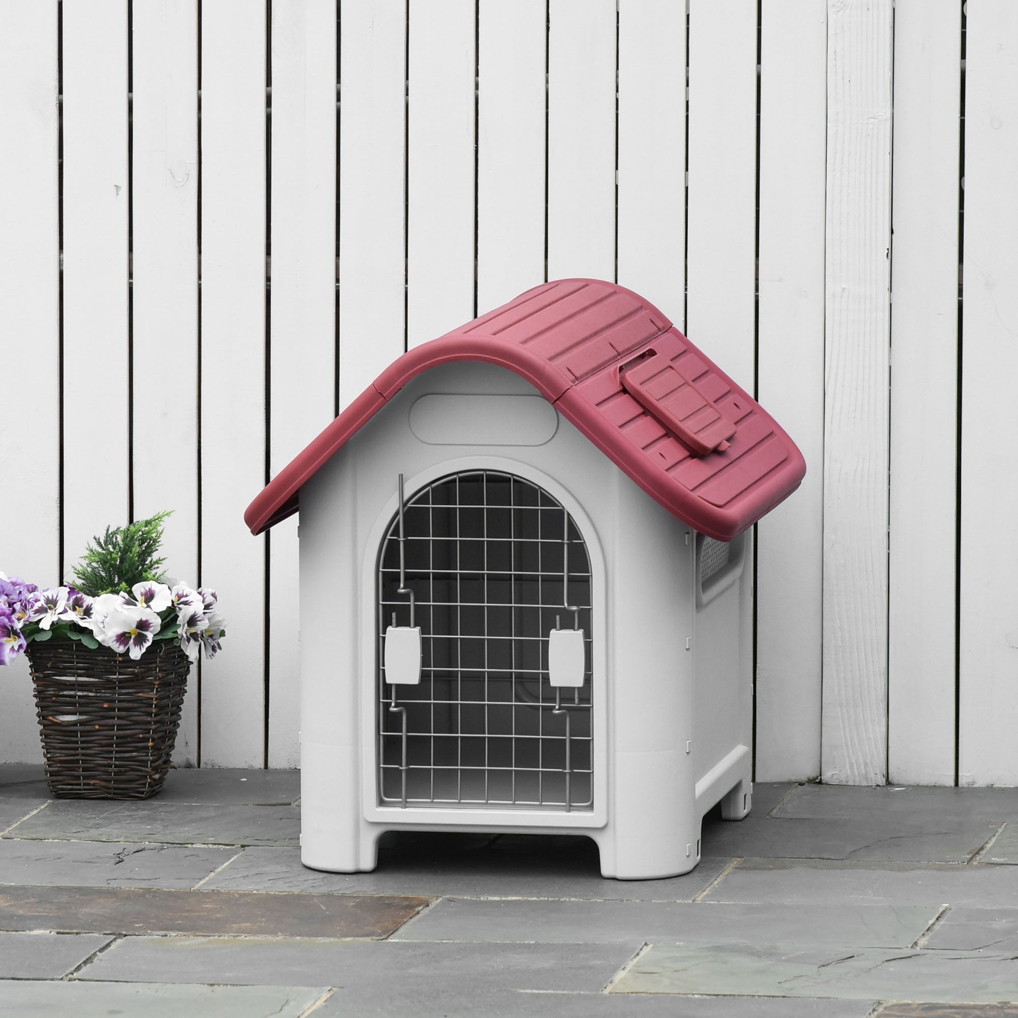 Hundeaußenzwinger mit Dachluke, Tor, Luftzirkulation, Rot