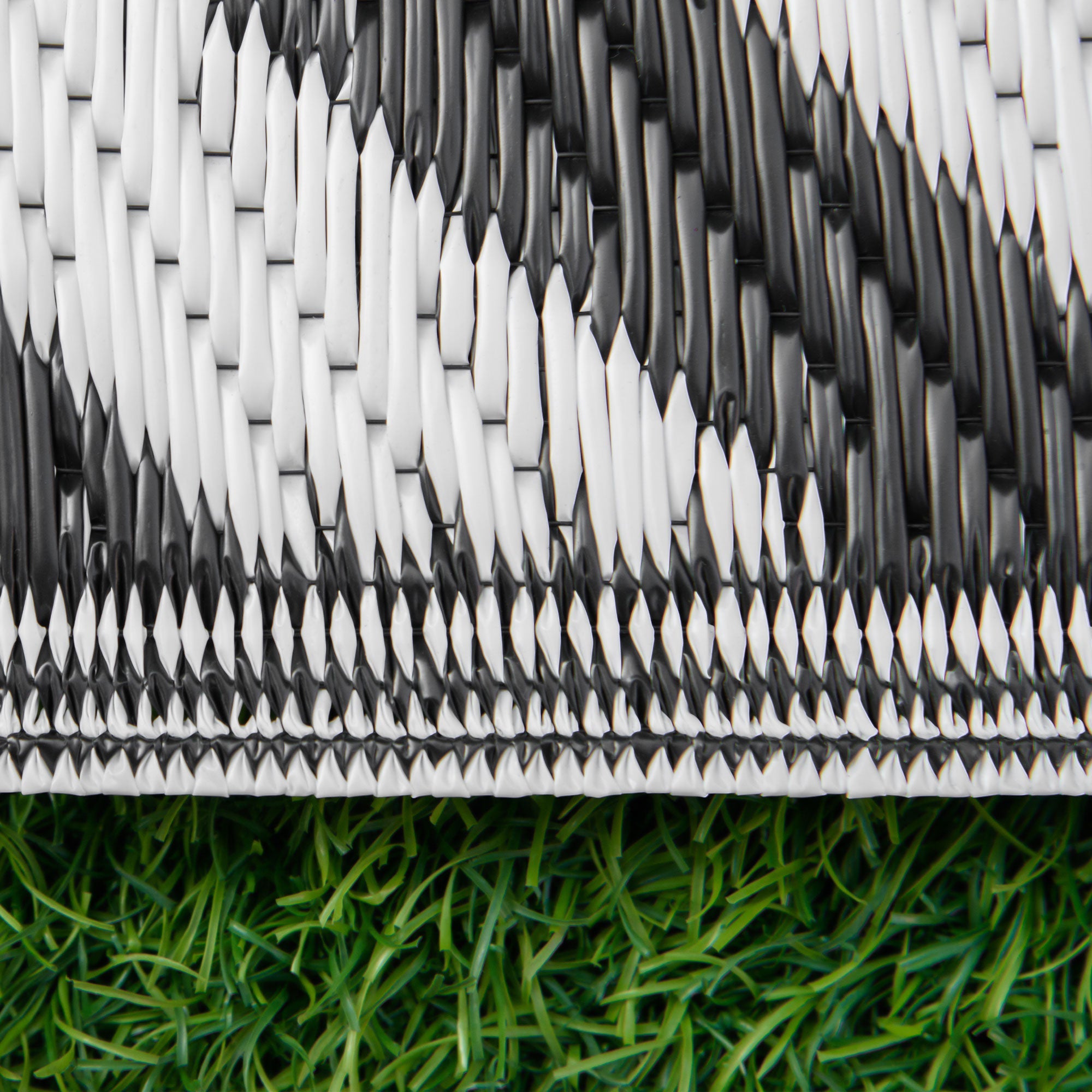 Outdoor Rug, Water-Repellent Double-Sided, Black and White