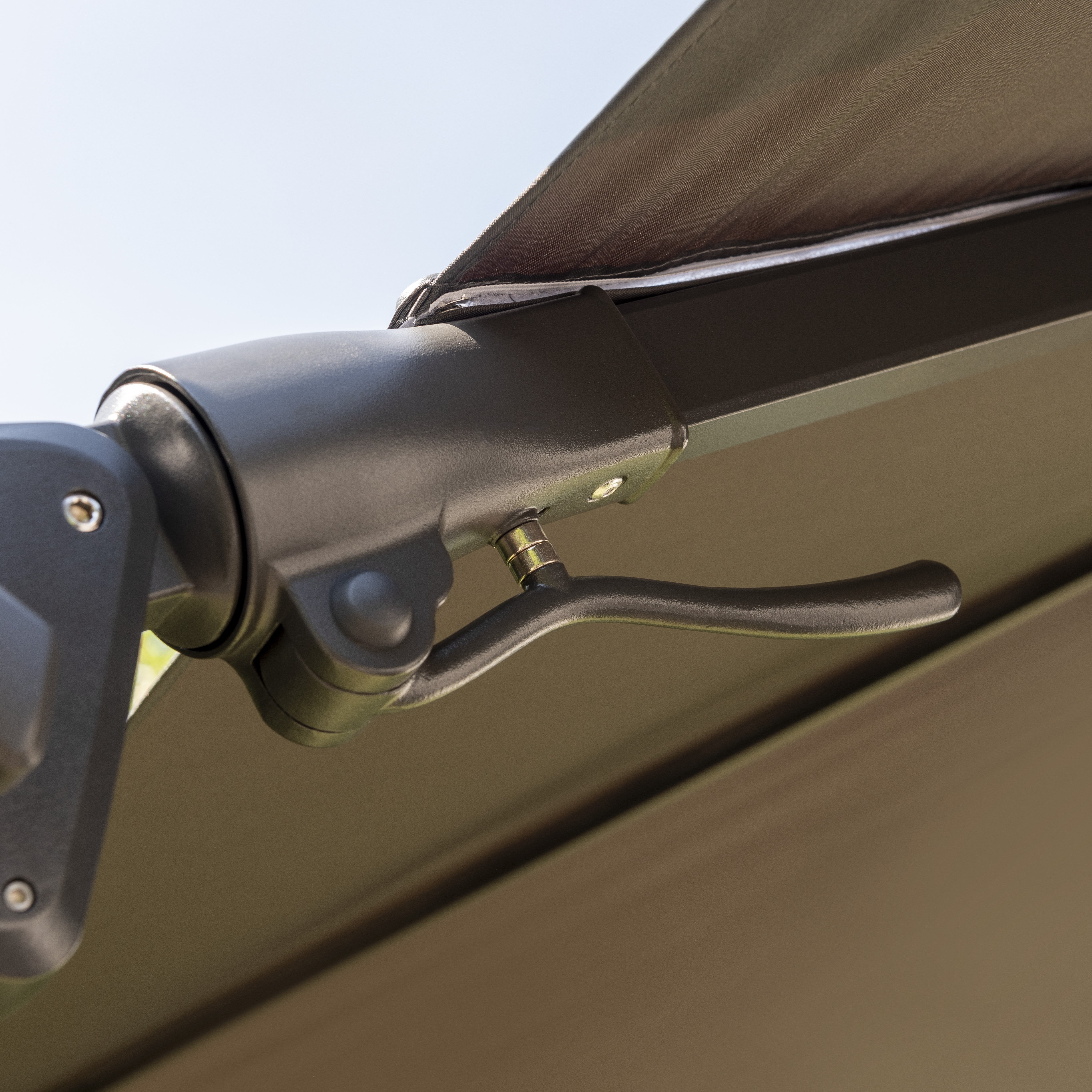 Royce - Executive Standard Cantilever Parasol with Night Cover (Taupe)