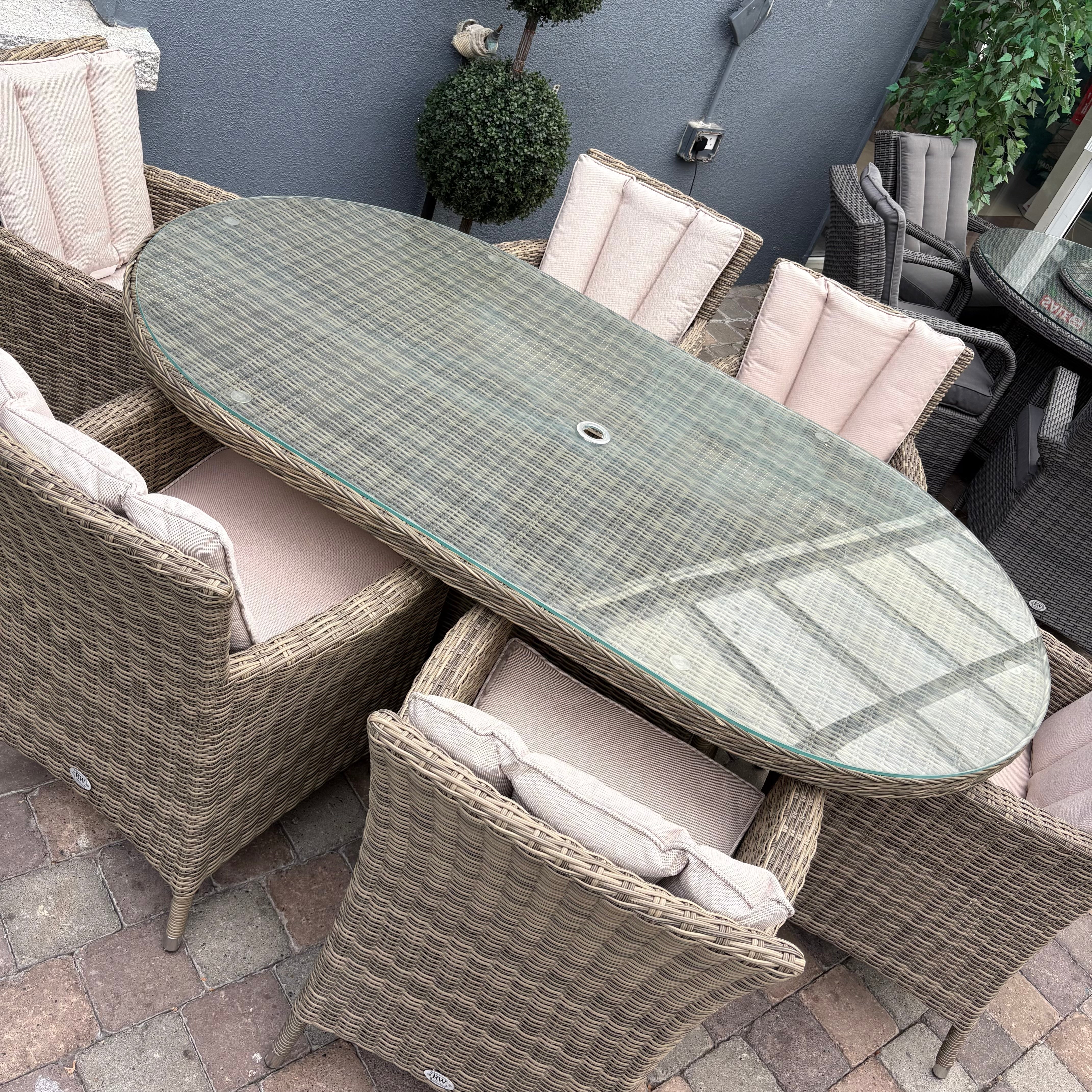 Chester Oval 6 Seater Set - Clearance
