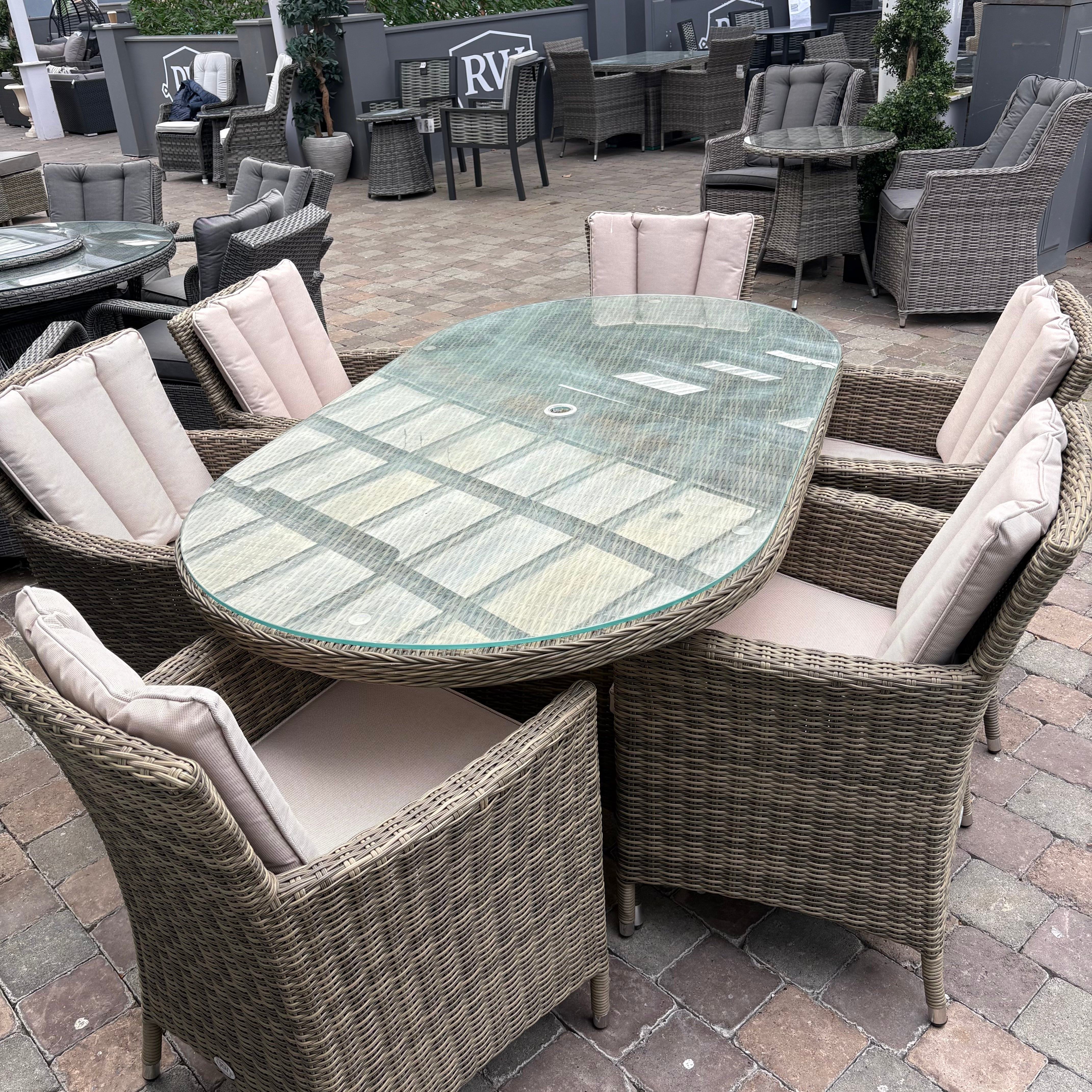 Chester Oval 6 Seater Set - Clearance