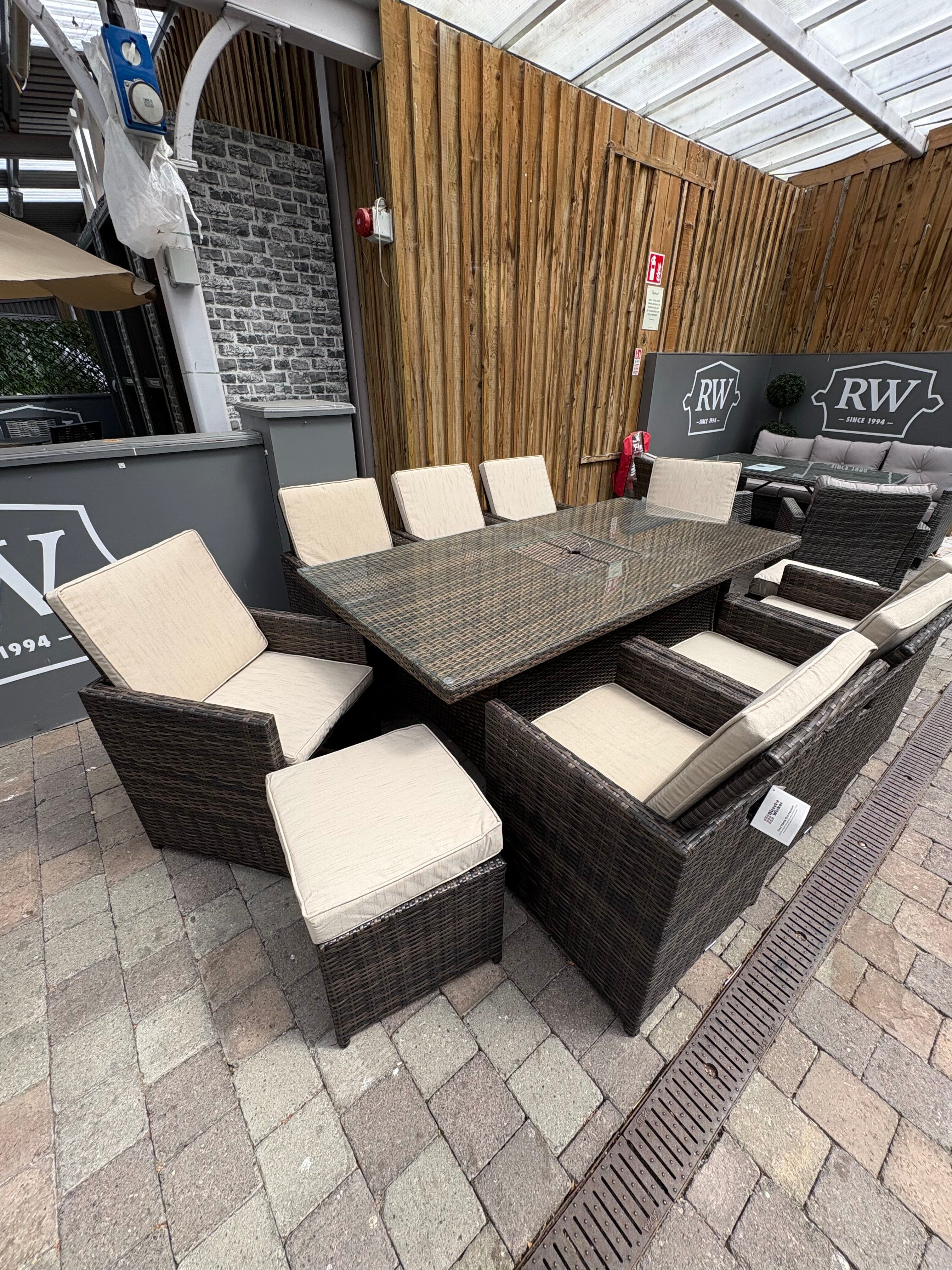 Gardenia 8 seater with Ice bucket - clearance