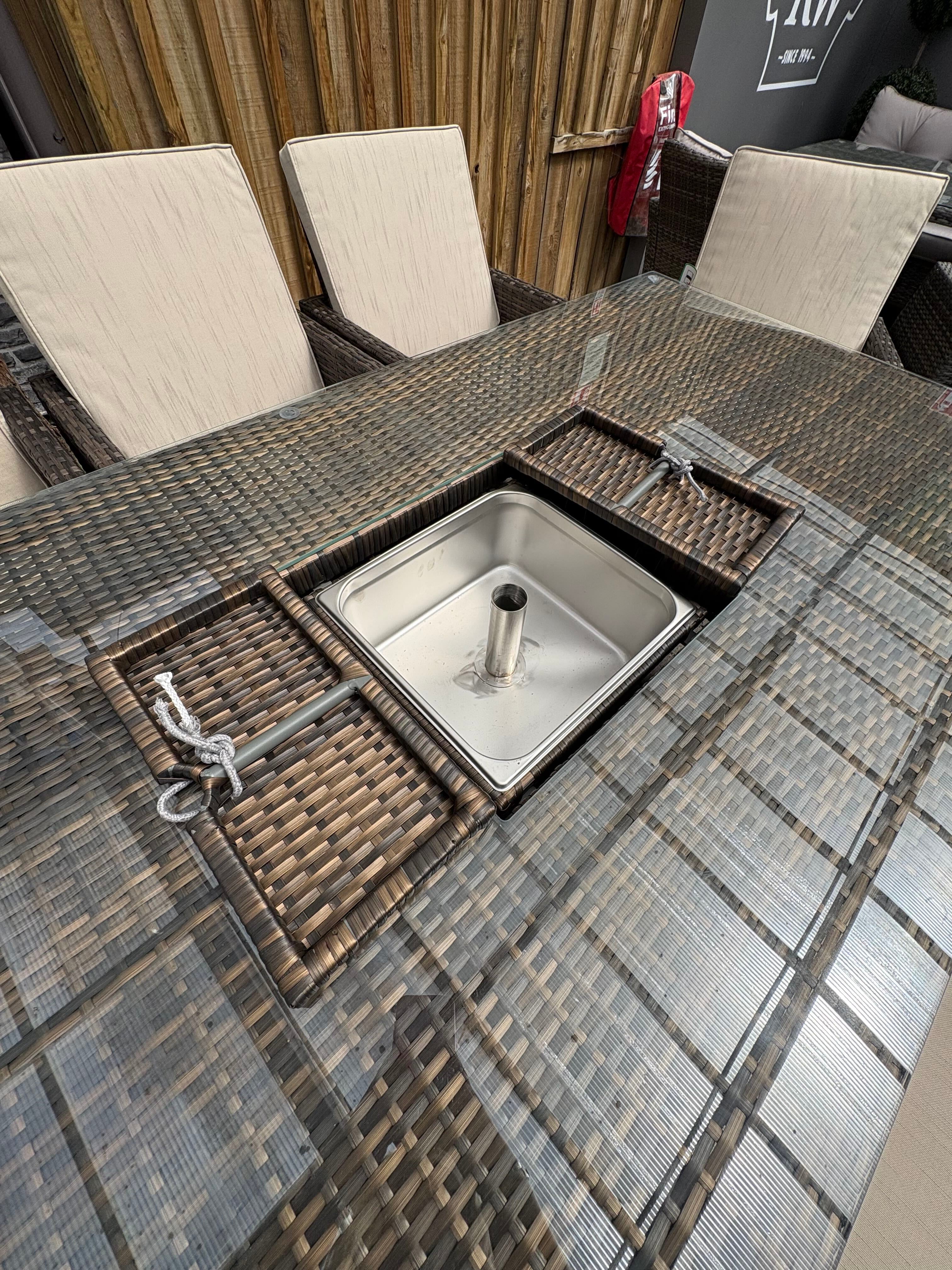Gardenia 8 seater with Ice bucket - clearance