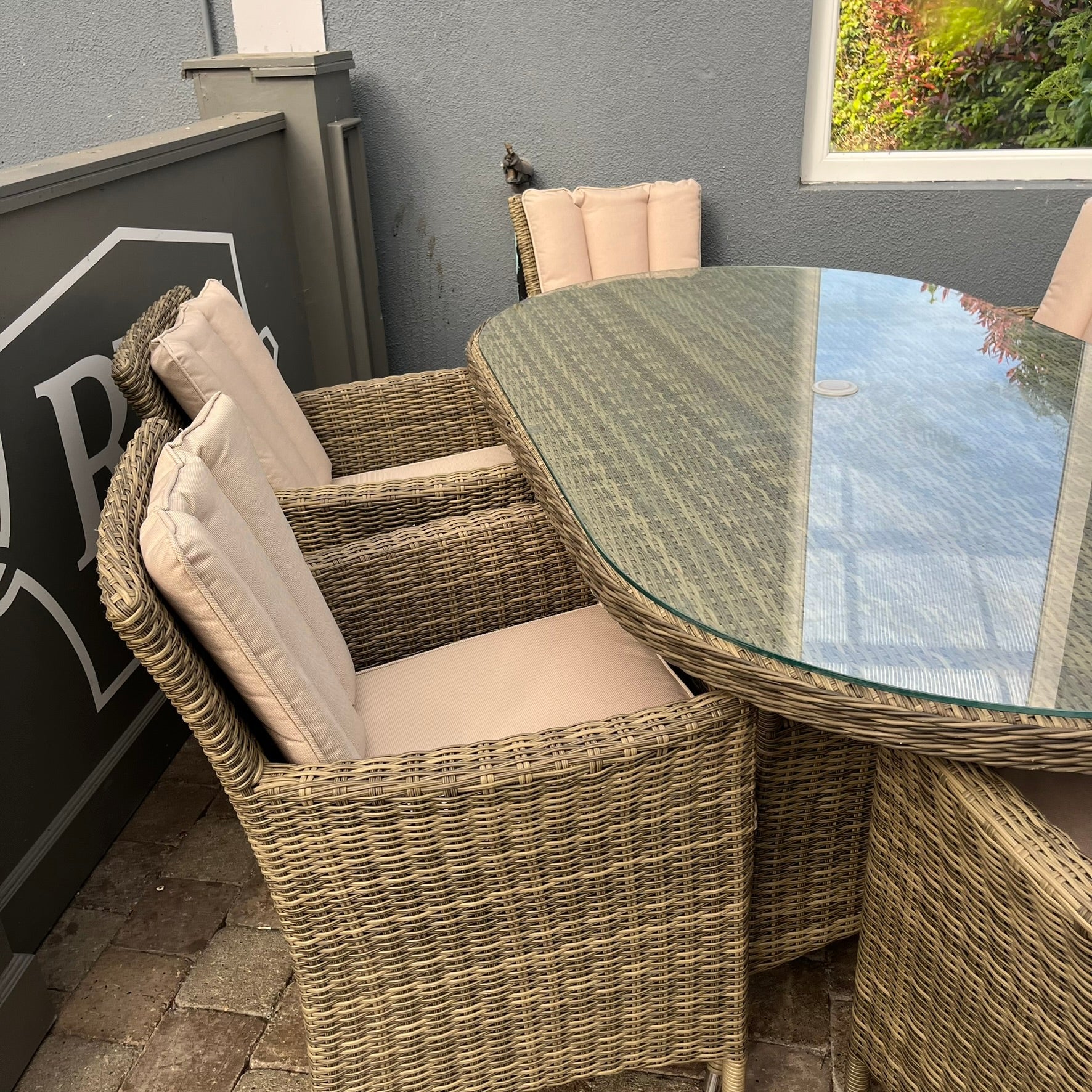 Dumont 6-Seater Oval Set   - Clearance