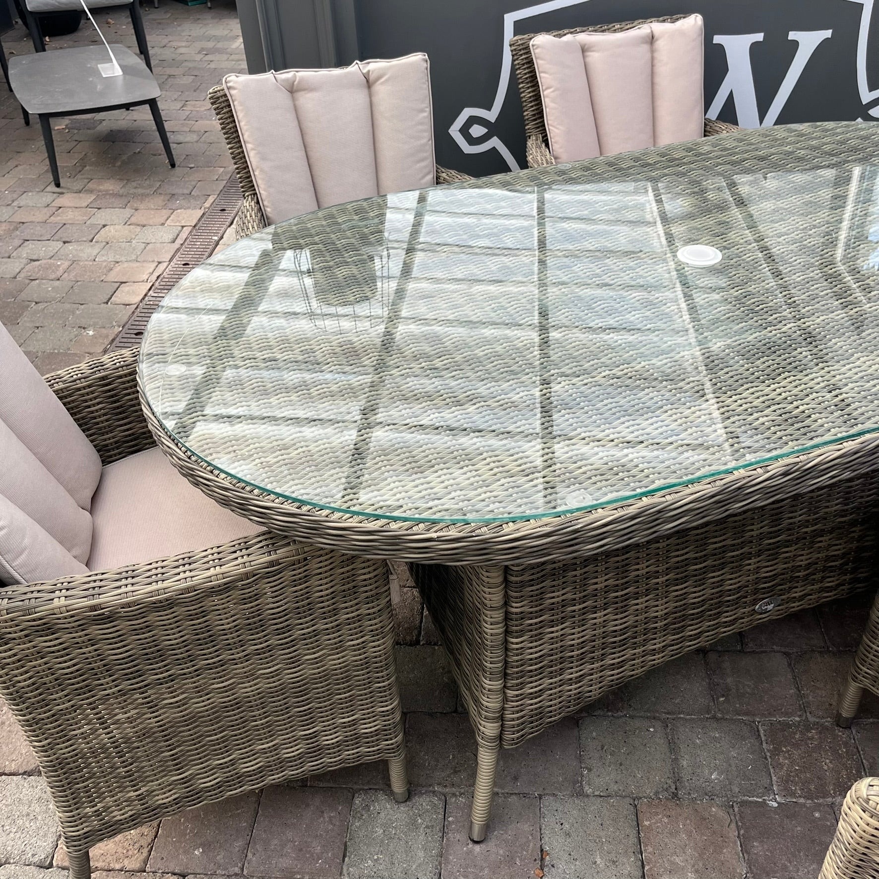 Dumont 6-Seater Oval Set   - Clearance