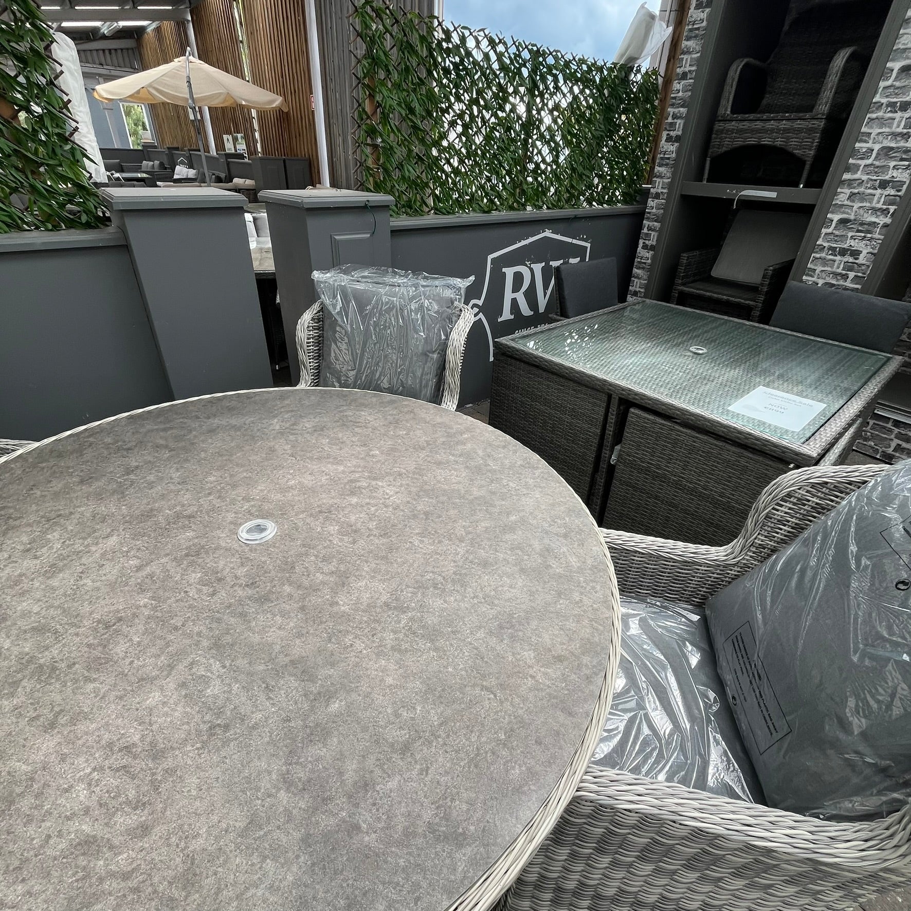Vienna 4-Seater Set Clearance