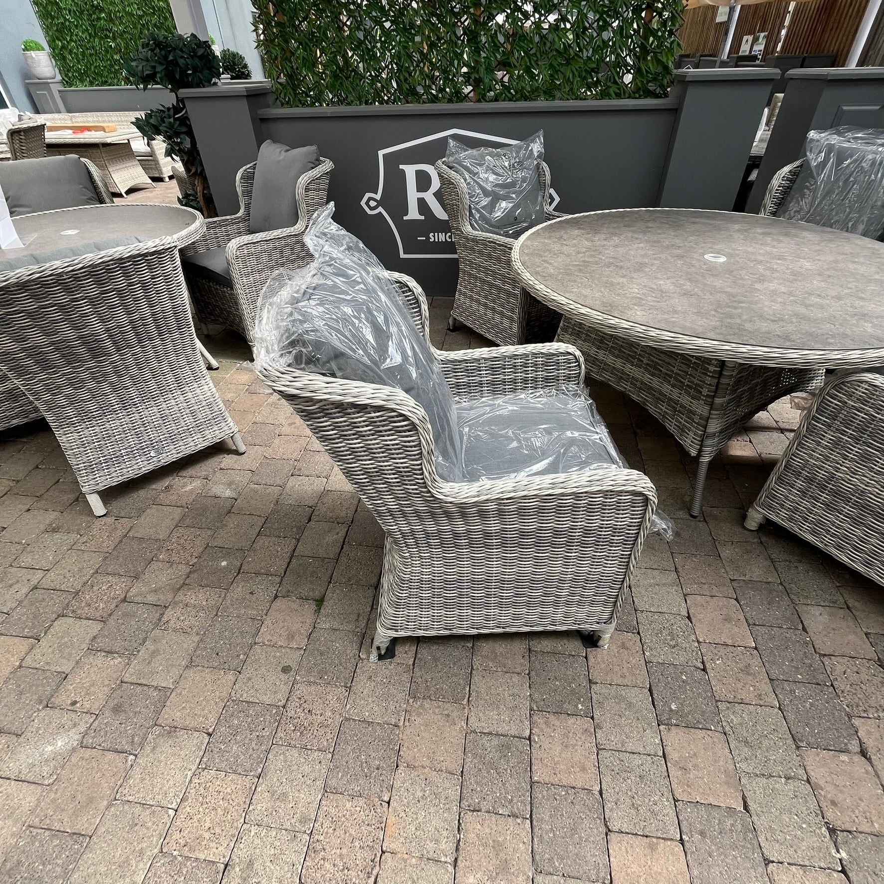 Vienna 4-Seater Set Clearance