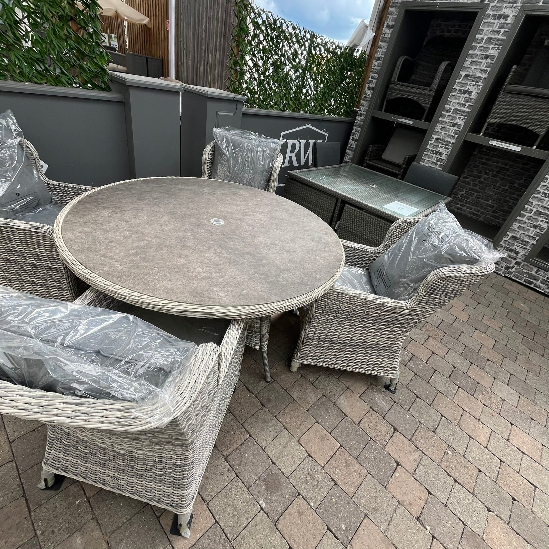 Vienna 4-Seater Set Clearance