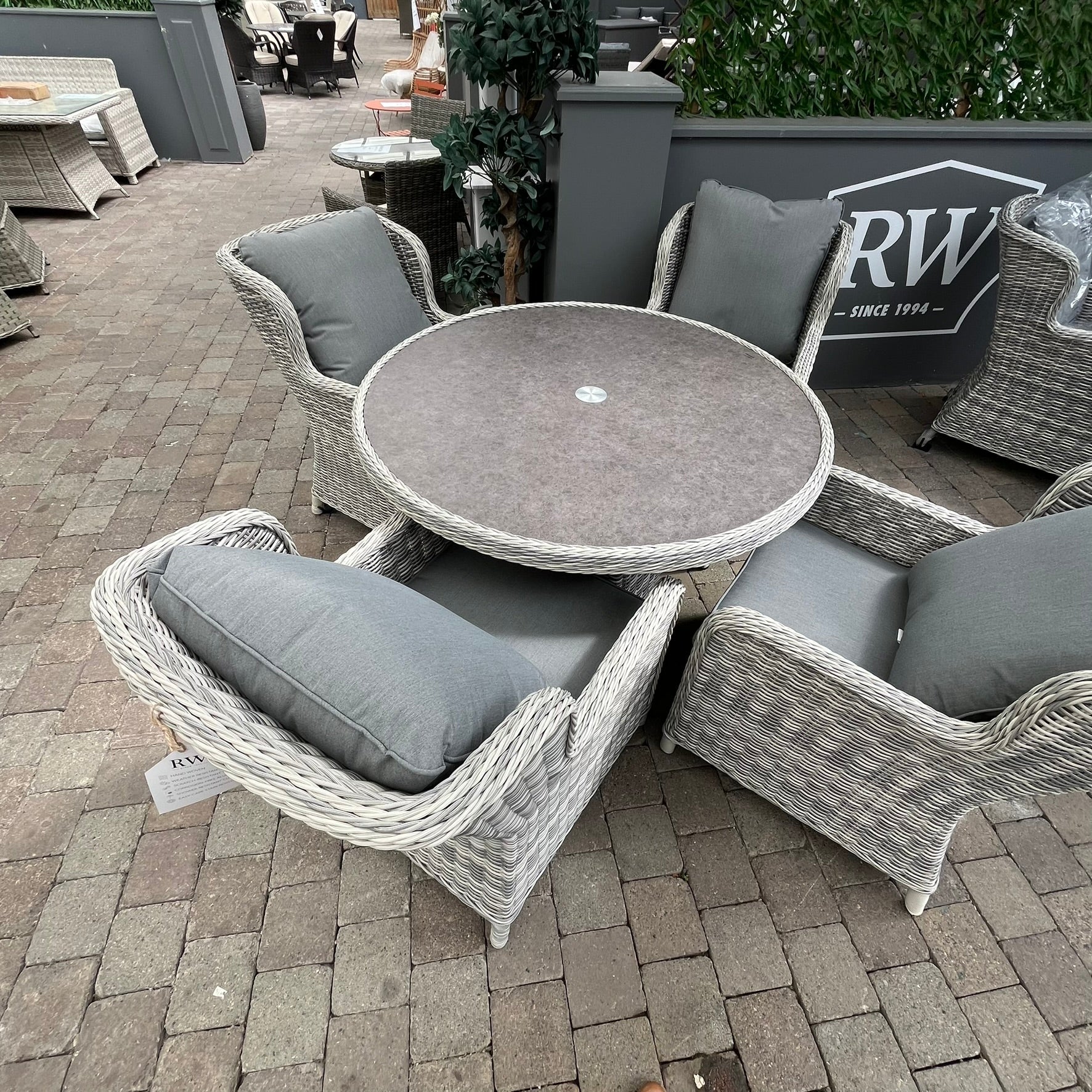 Vienna Deluxe 4 Seater Set - Clearance