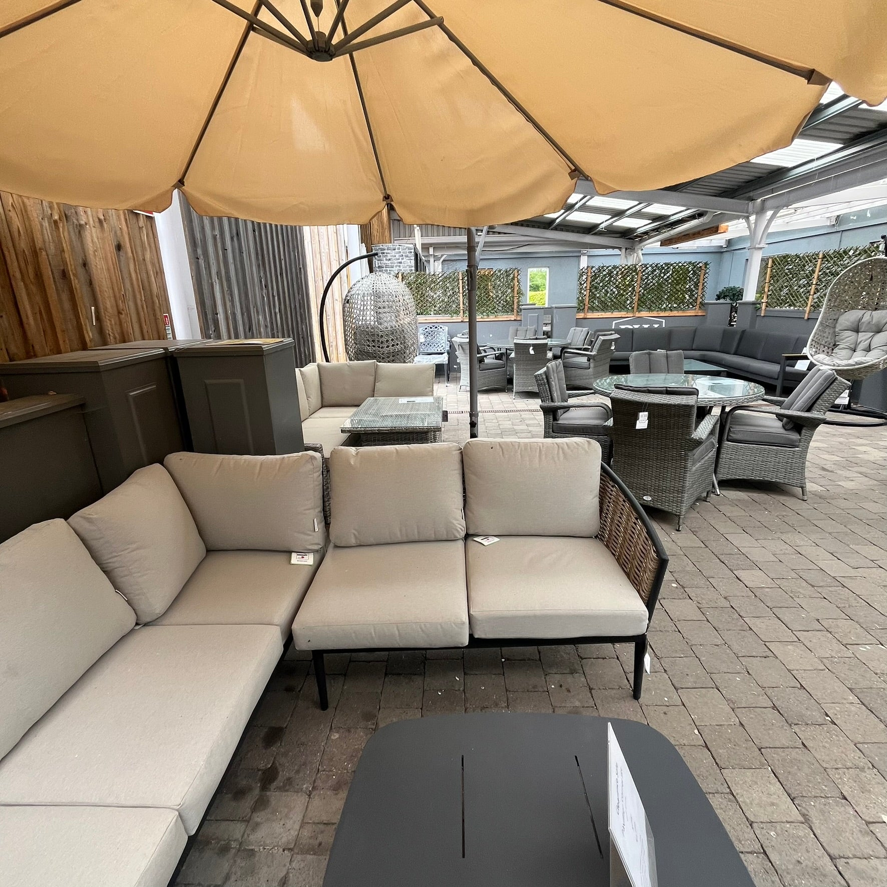 Pavillion Corner Set