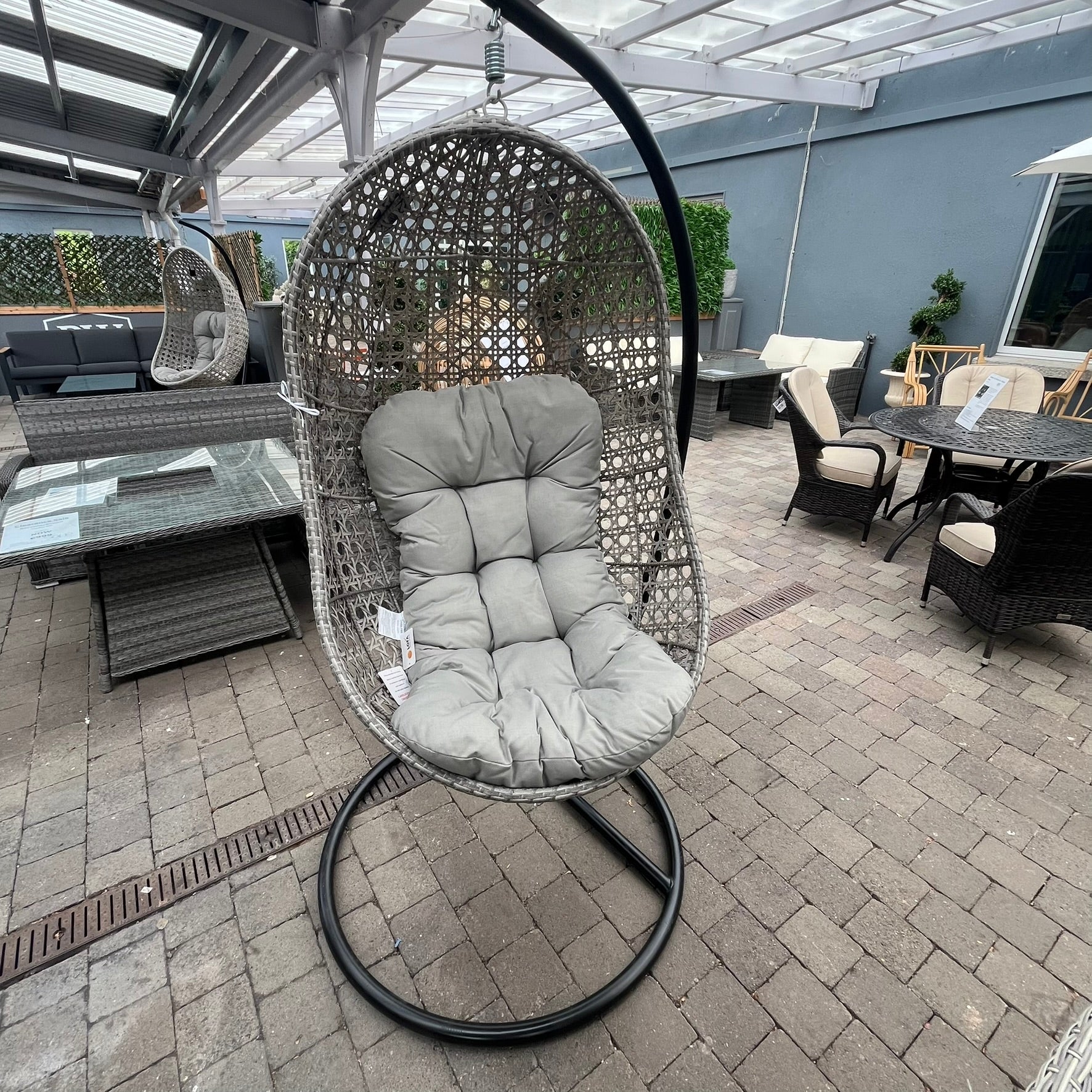 Hanging Pod - Single