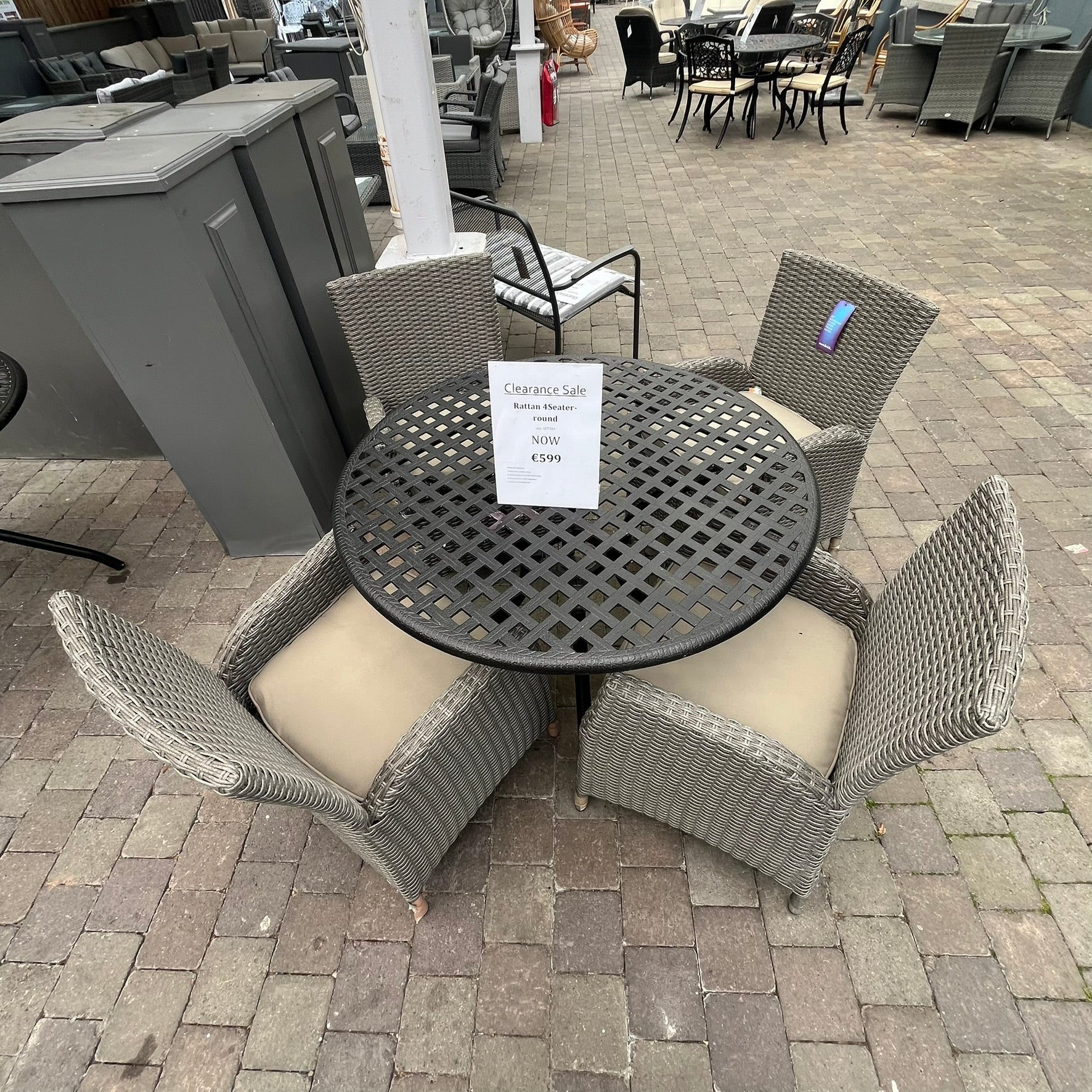Rattan 4 Seater Round