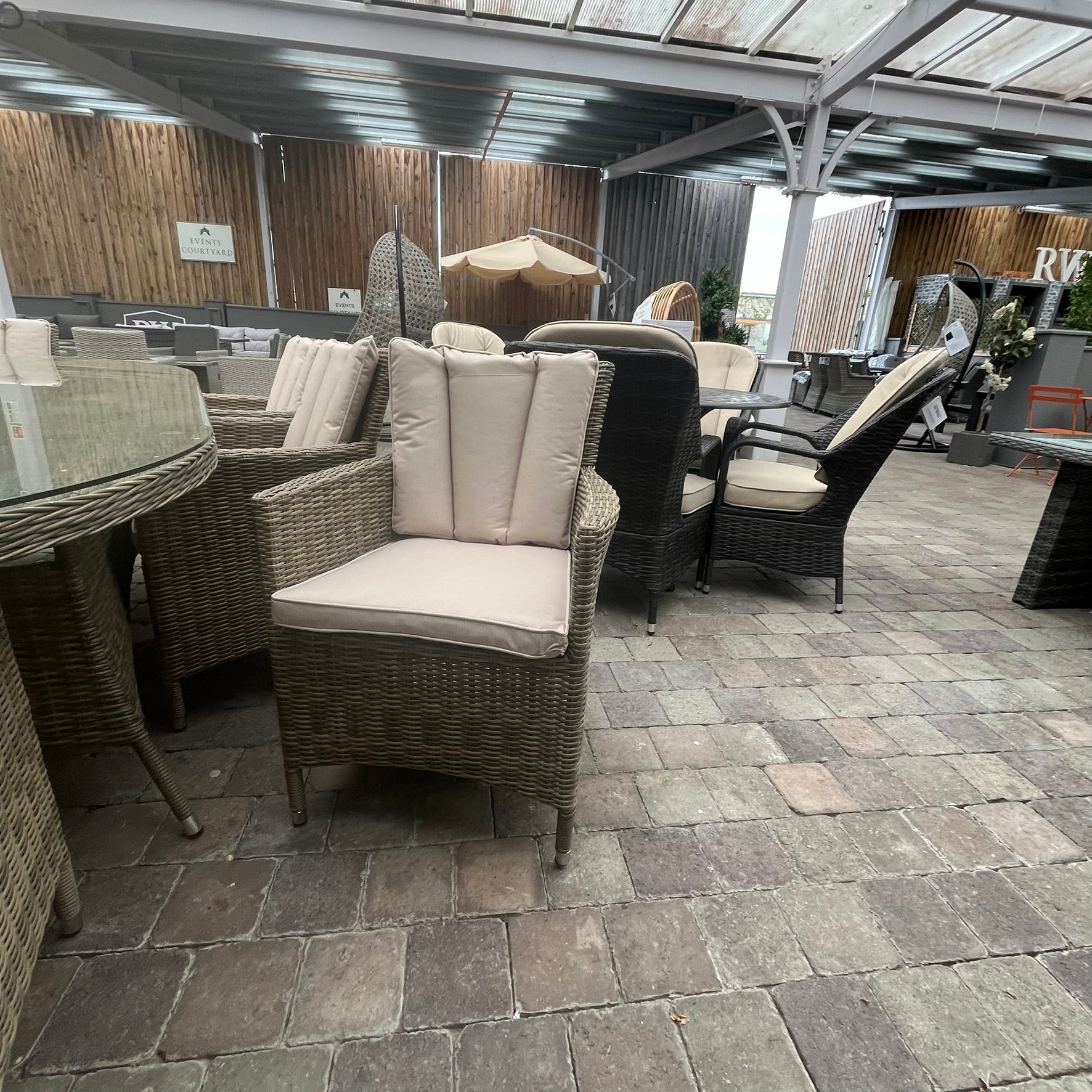 Dumont 8 Seater Set (Oval) - Clearance