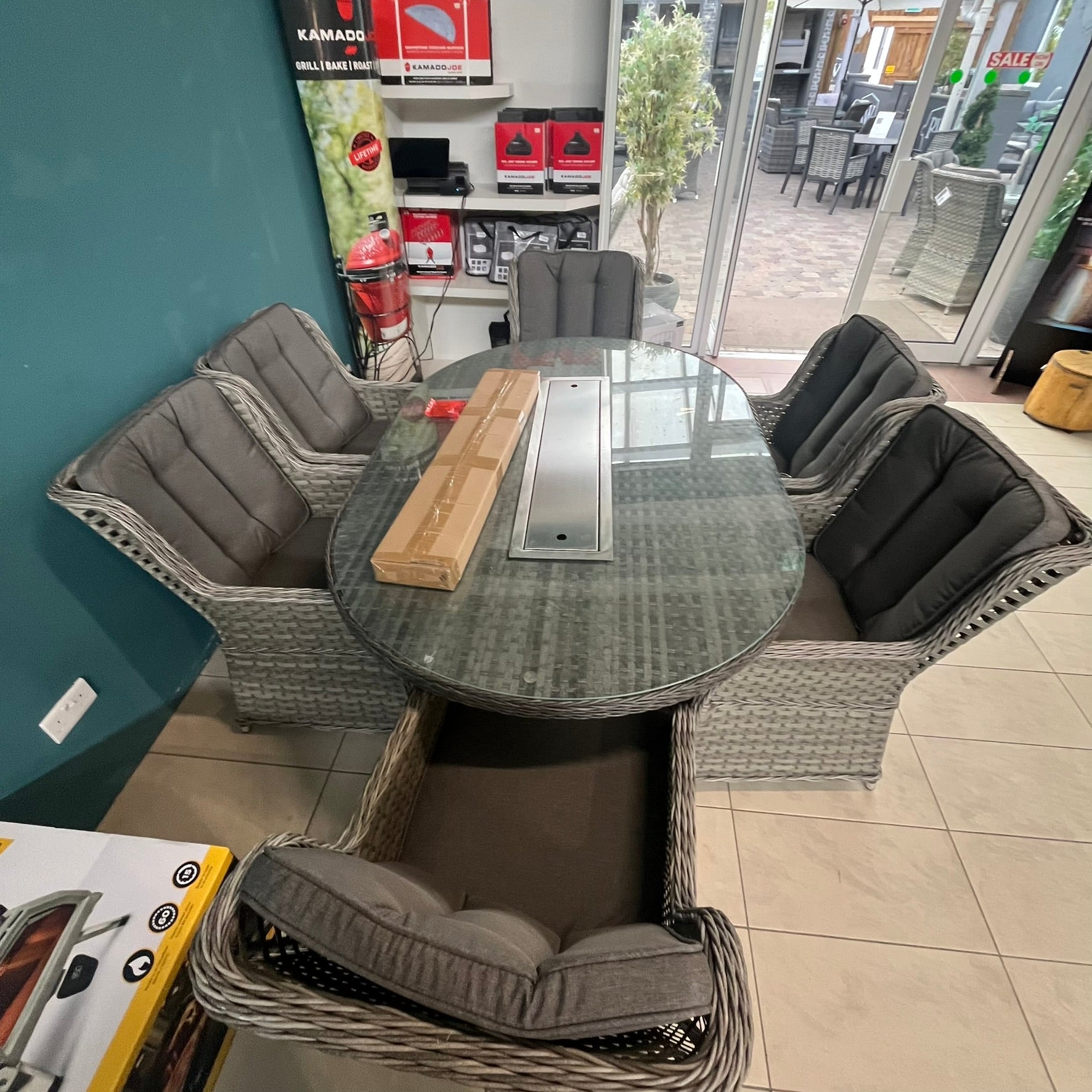 Boston/Bali 6 Seater Oval set with Firepit - Clearance