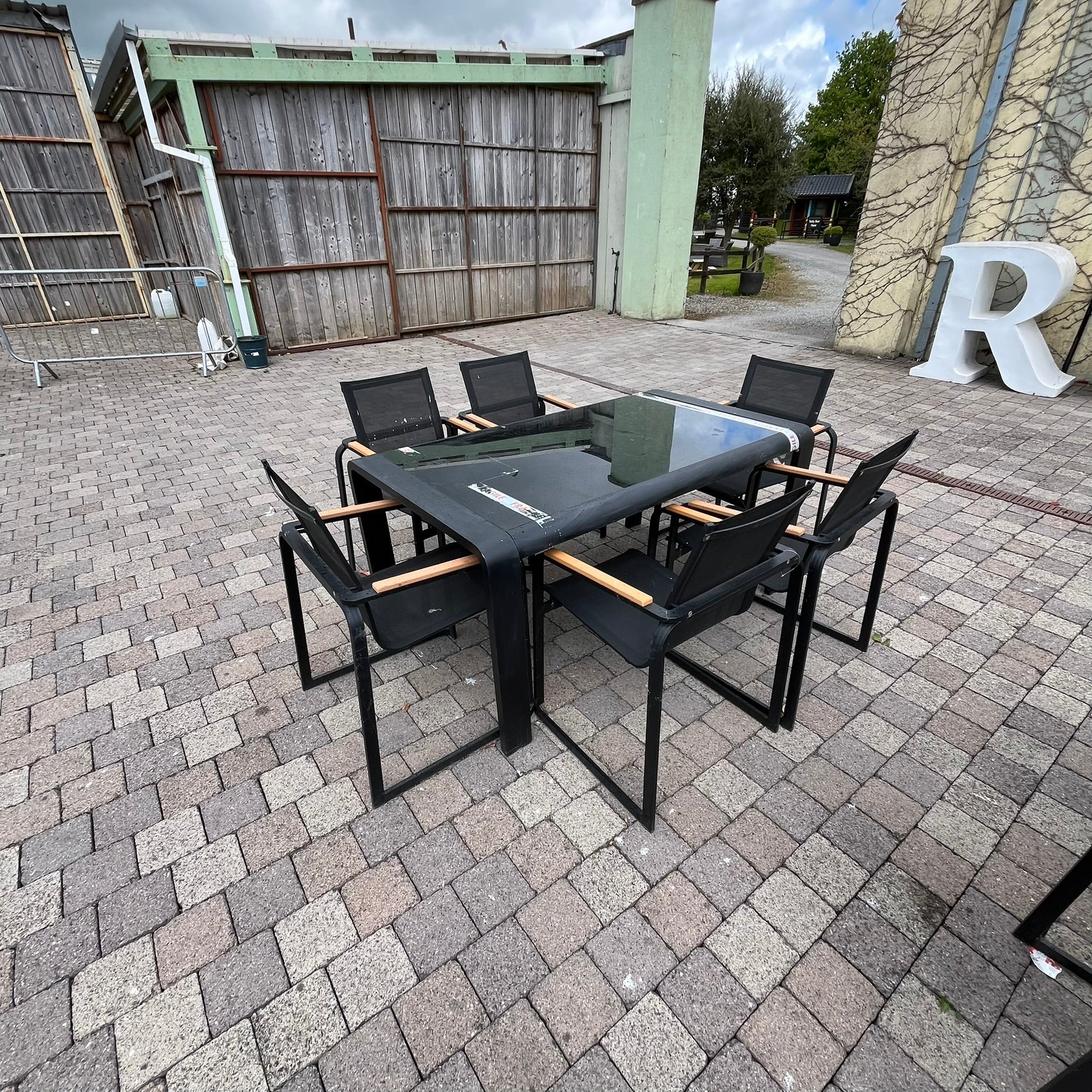 Black Metal 6 Seater Set - Clearance
