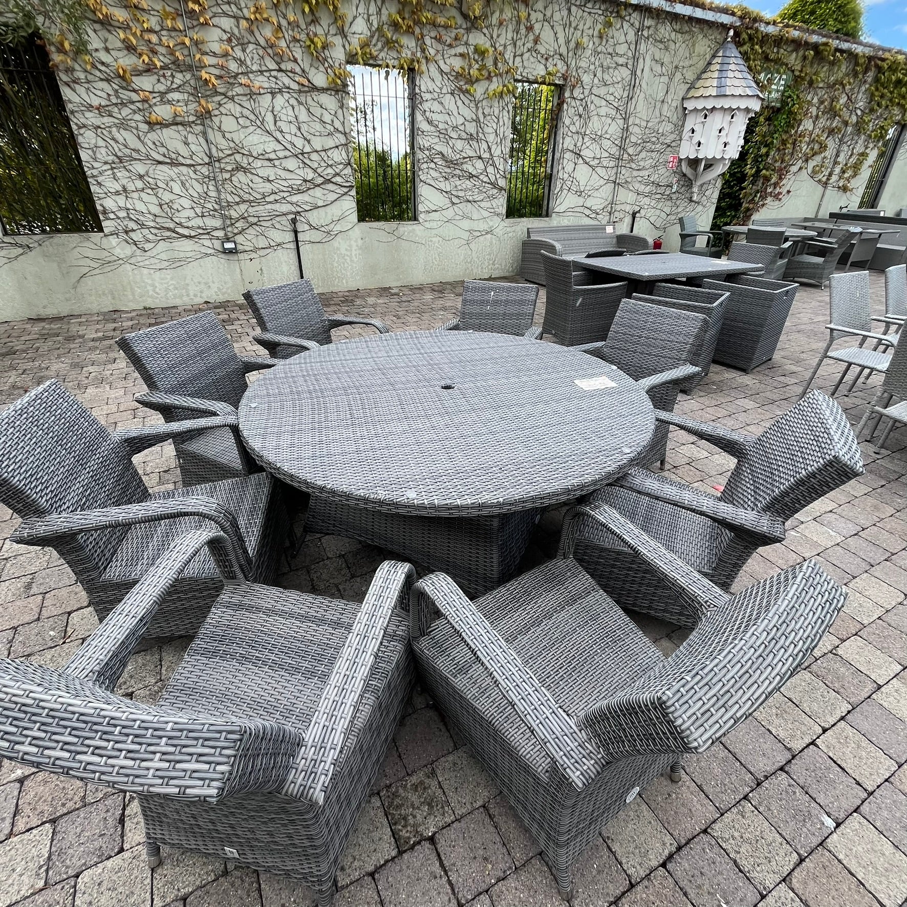 Gardina 8 Seater Round Set - Clearance