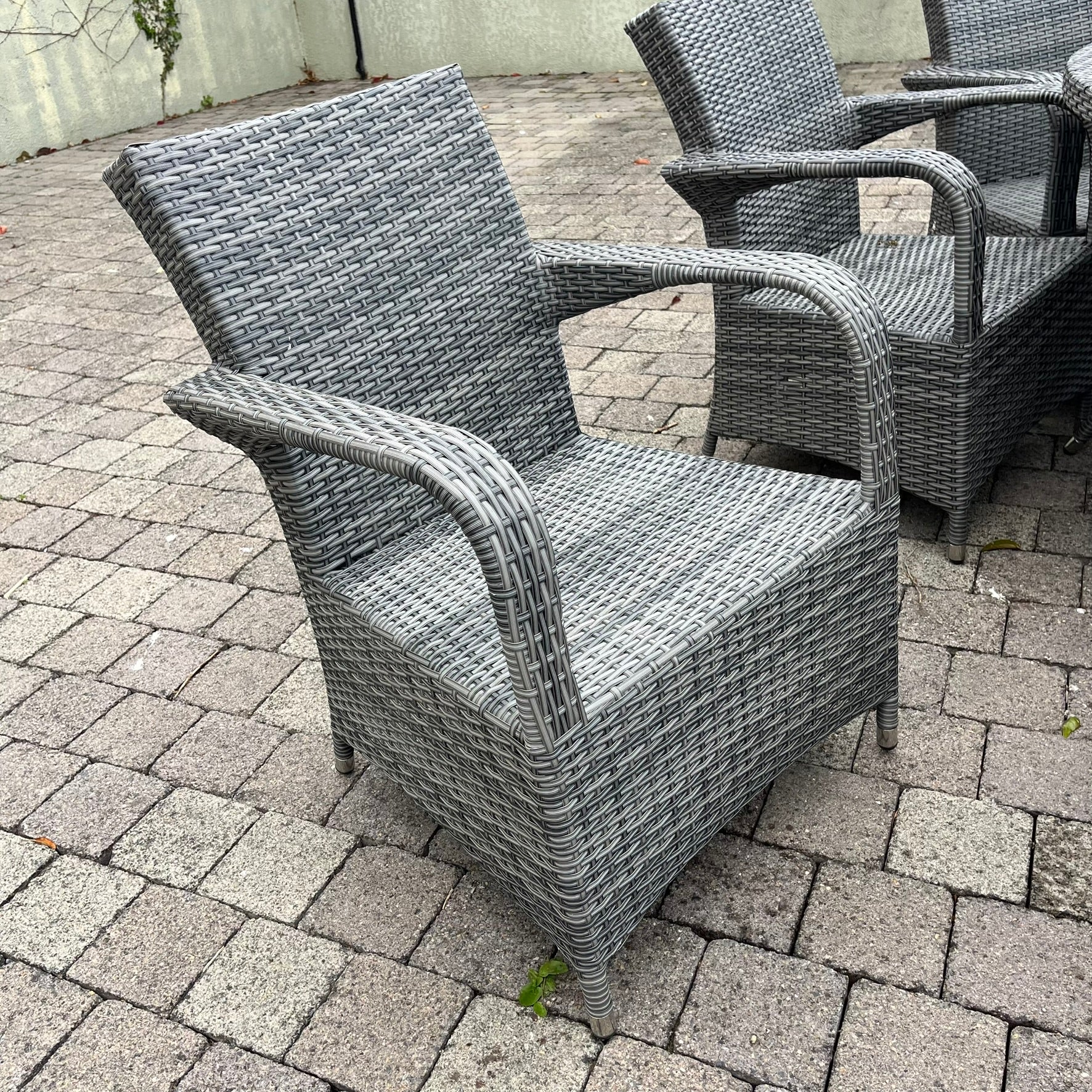 Gardina 8 Seater Round Set - Clearance
