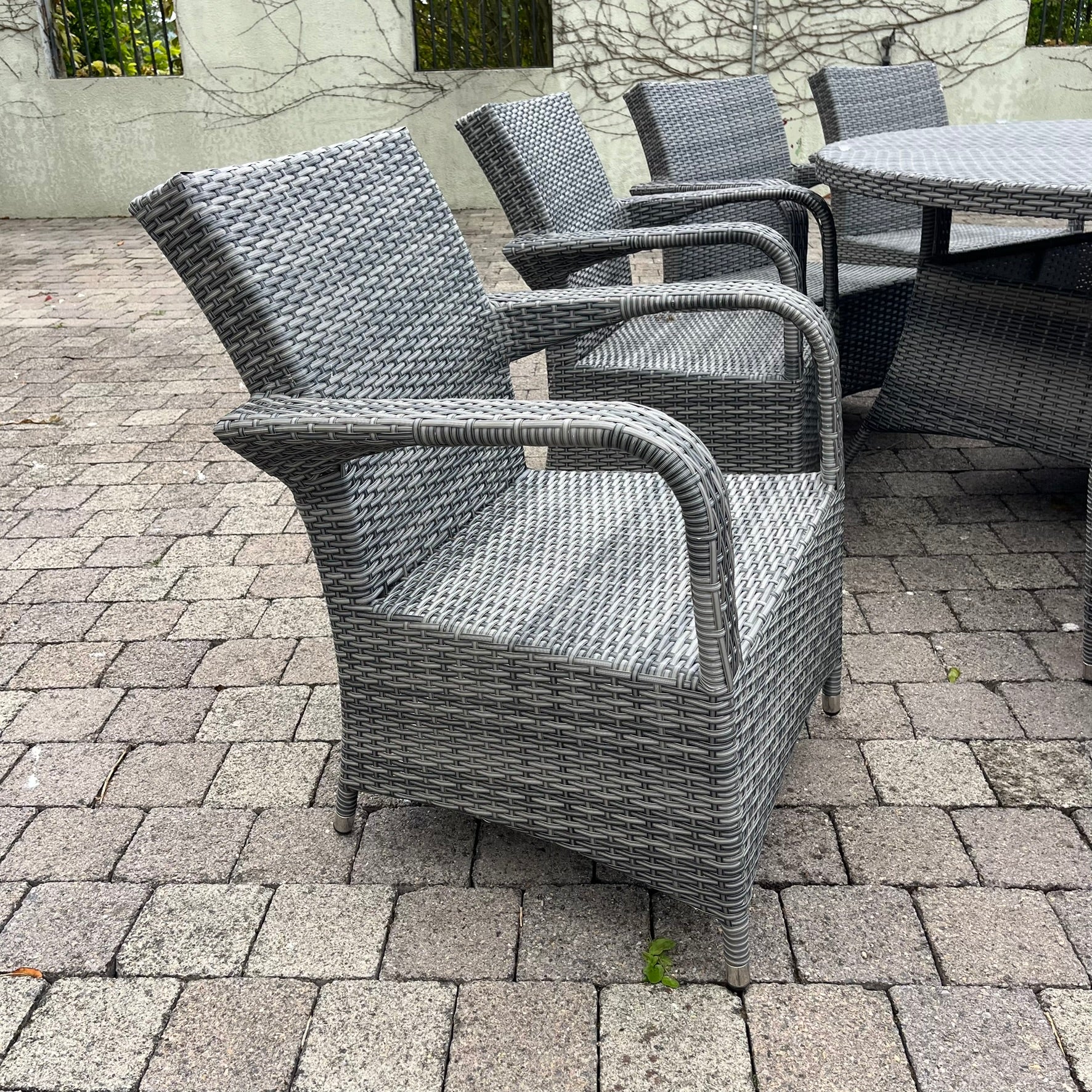 Gardina 8 Seater Round Set - Clearance