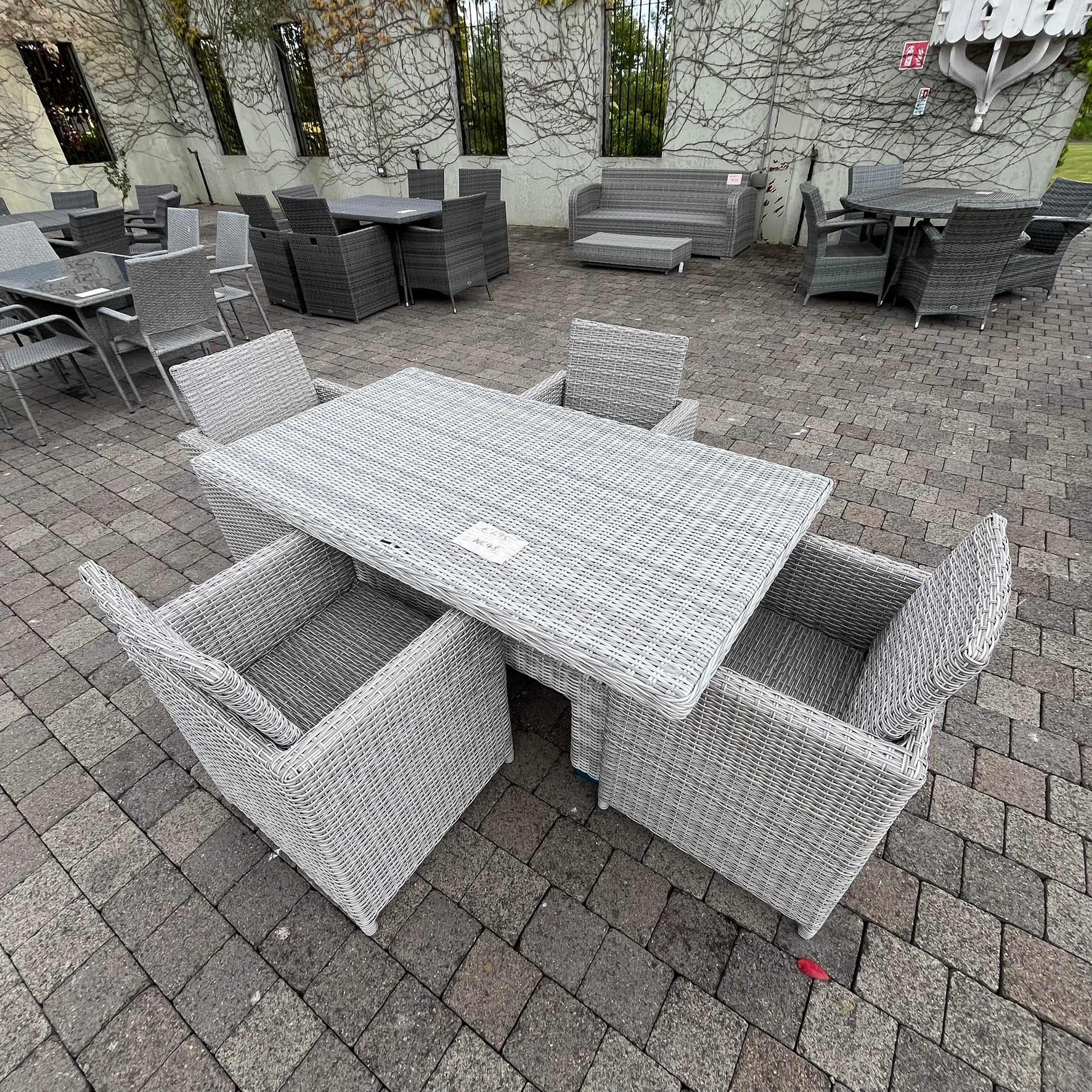 Rectangle 4 Seater Set with Rising Table - Clearance