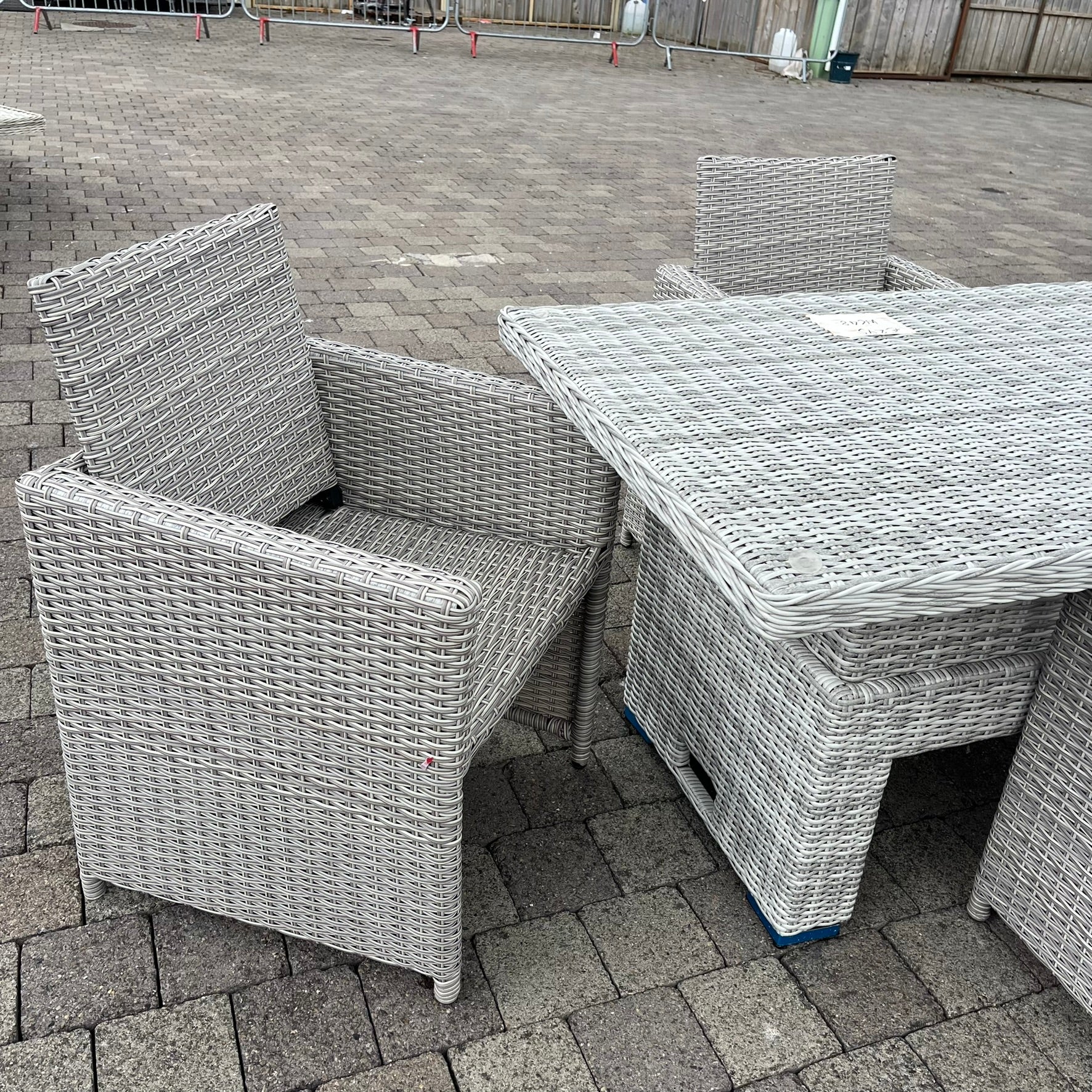 Rectangle 4 Seater Set with Rising Table - Clearance