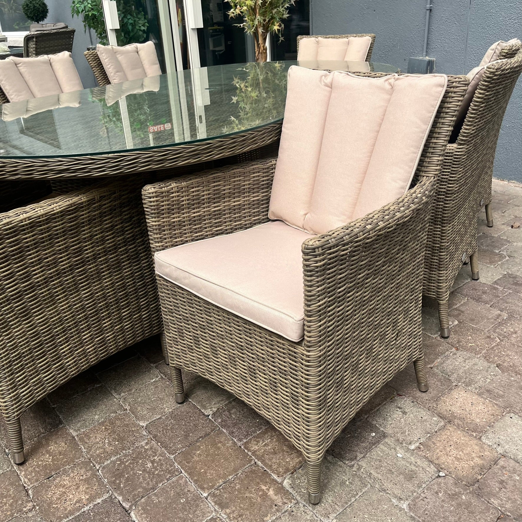 Dumont 8 Seater Set (Oval) - Clearance