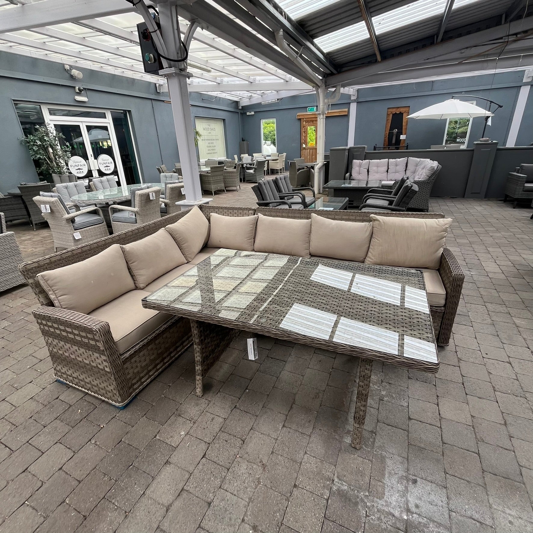 Hampton Corner Set - Clearance