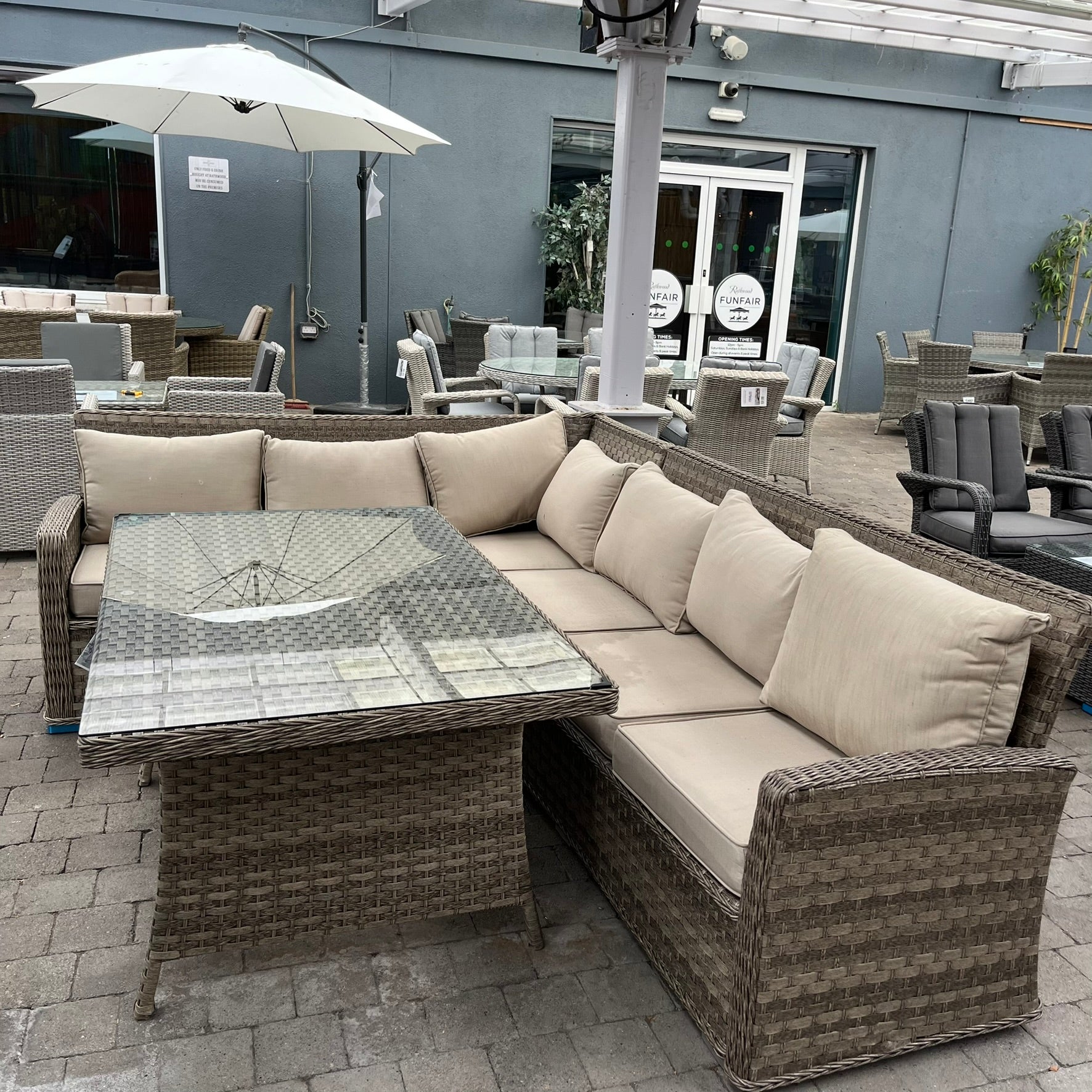 Hampton Corner Set - Clearance