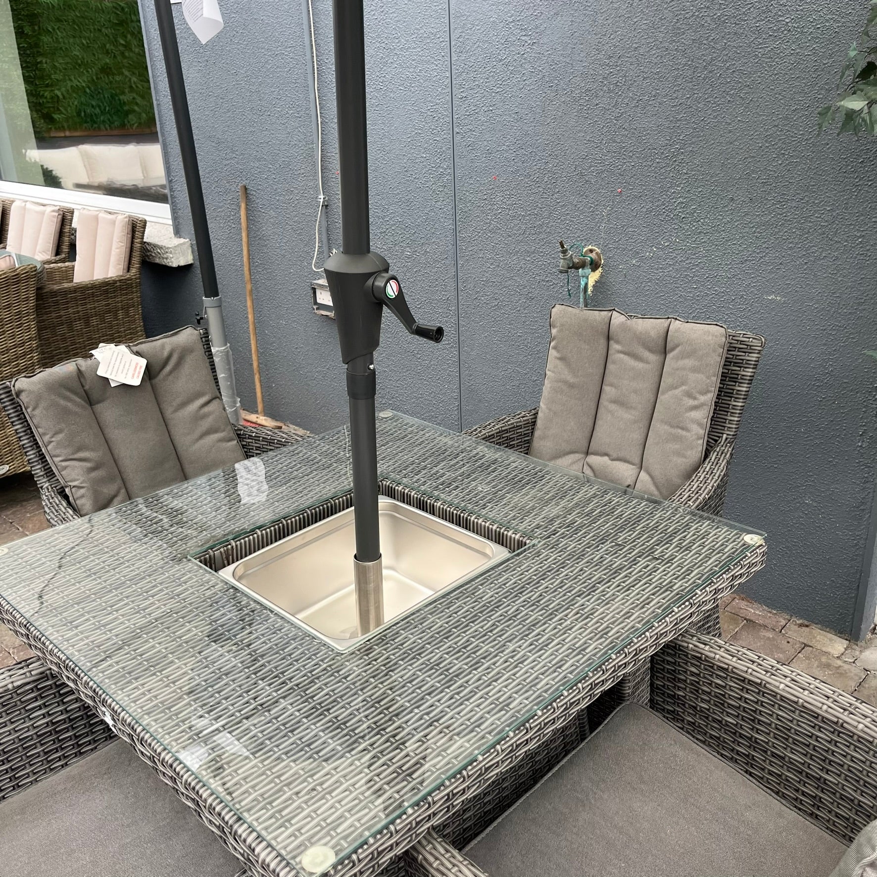 Gardina 4 Seater With Icebucket - Clearance