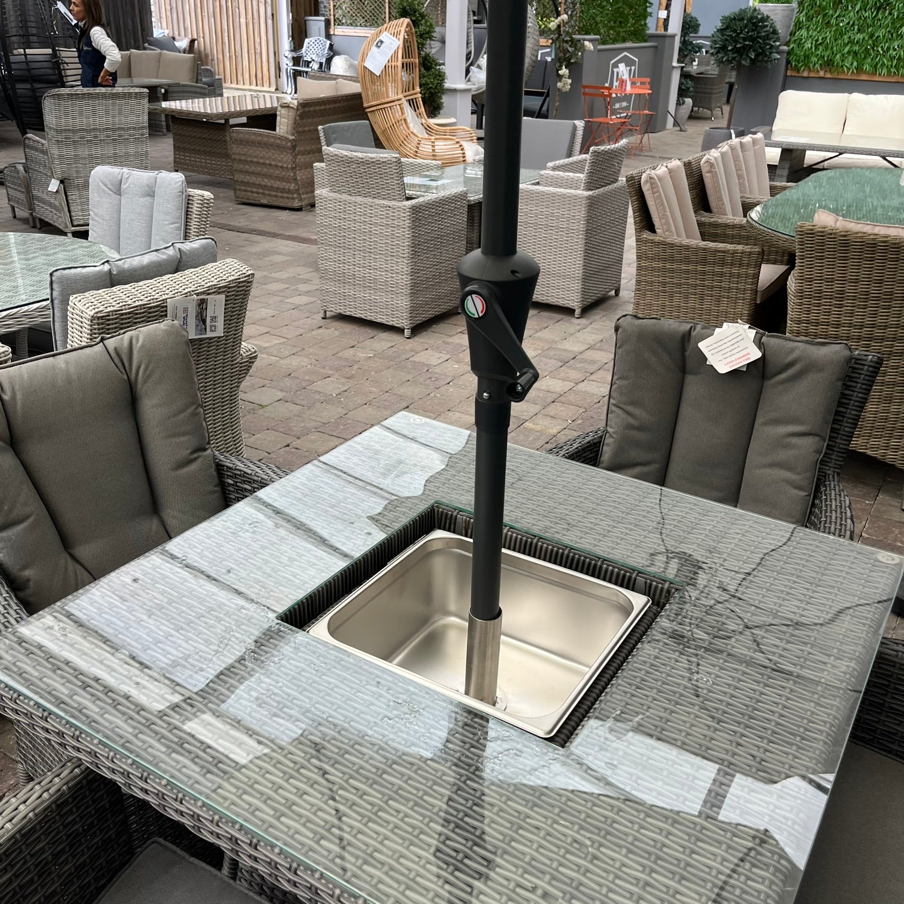 Gardina 4 Seater With Icebucket - Clearance