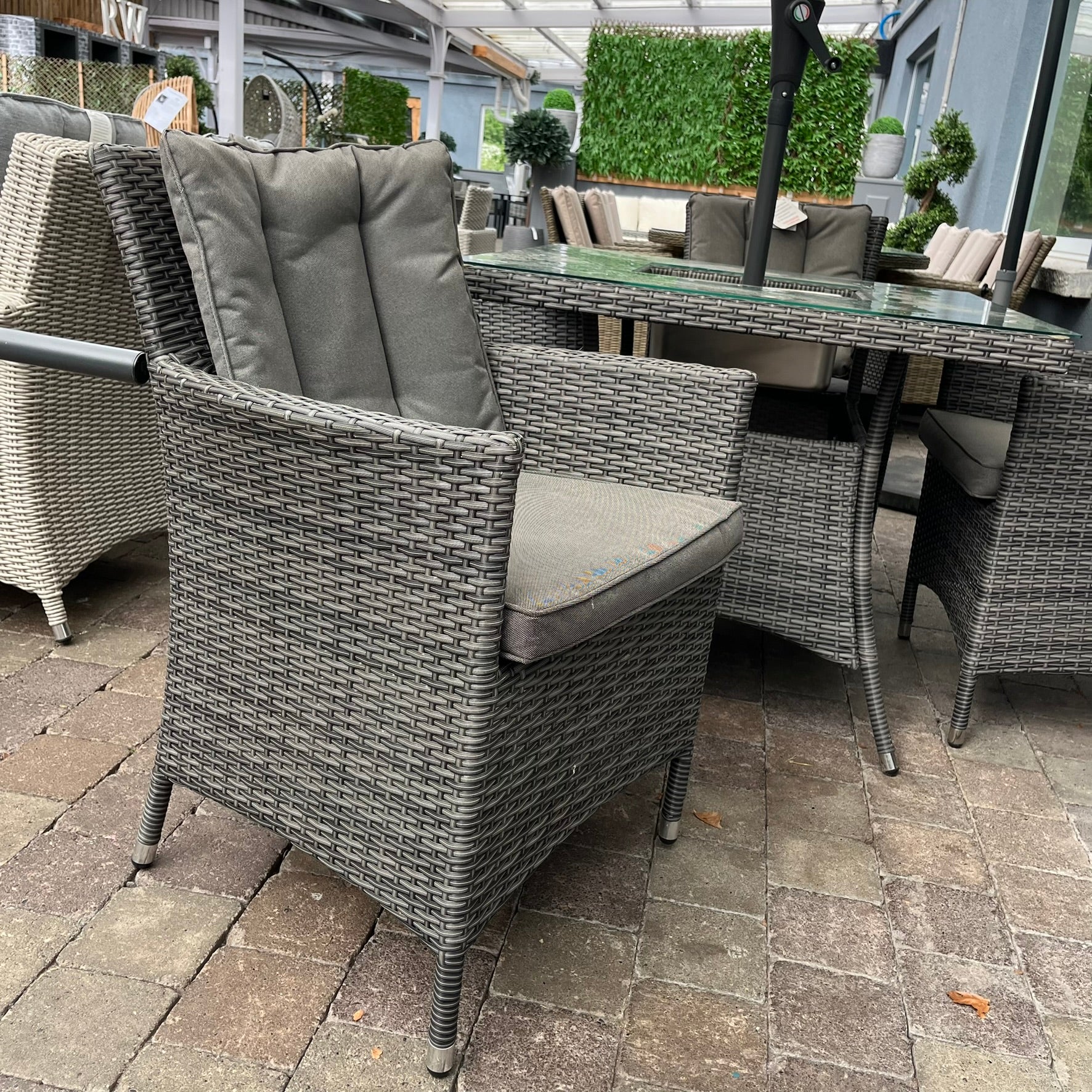 Gardina 4 Seater With Icebucket - Clearance