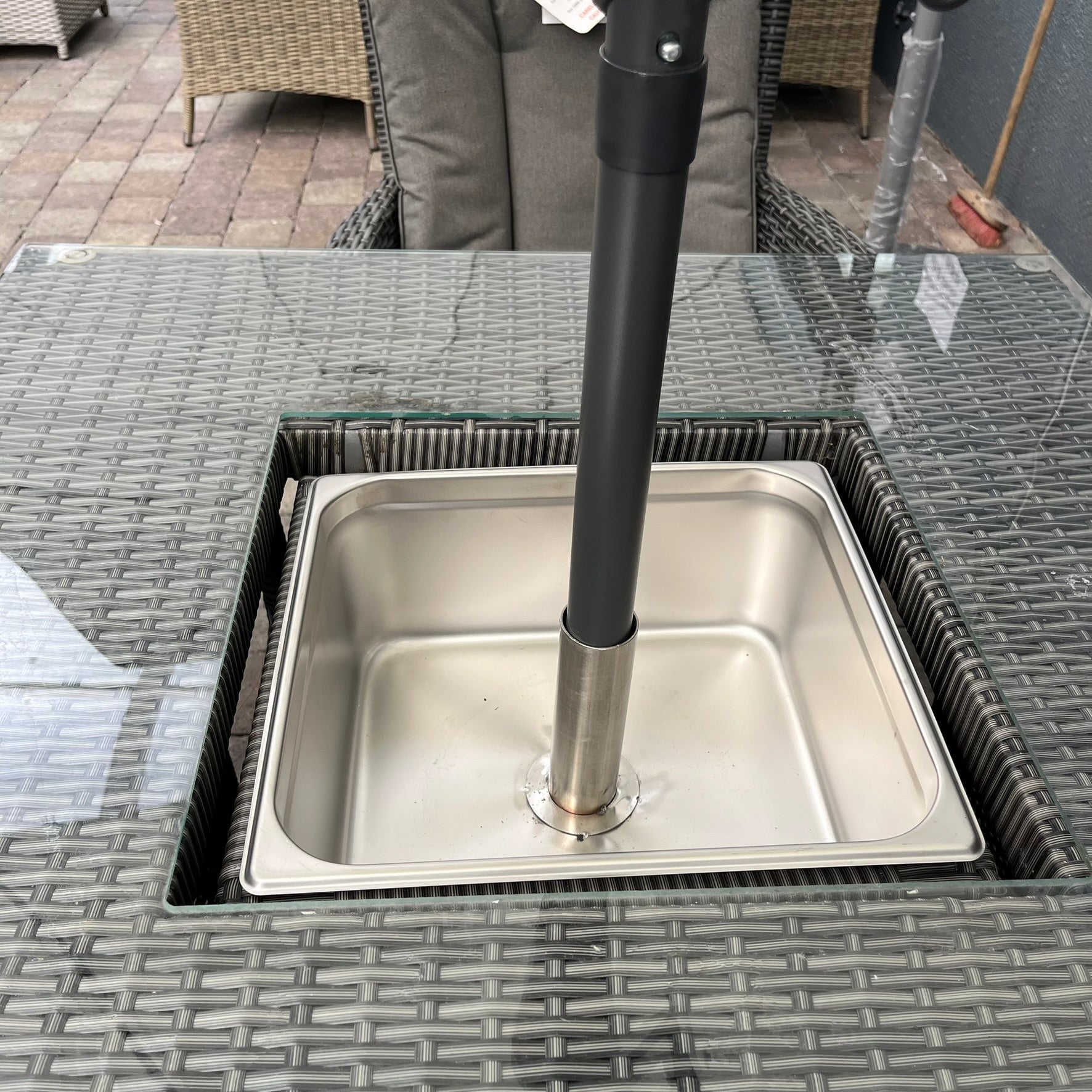 Gardina 4 Seater With Icebucket - Clearance
