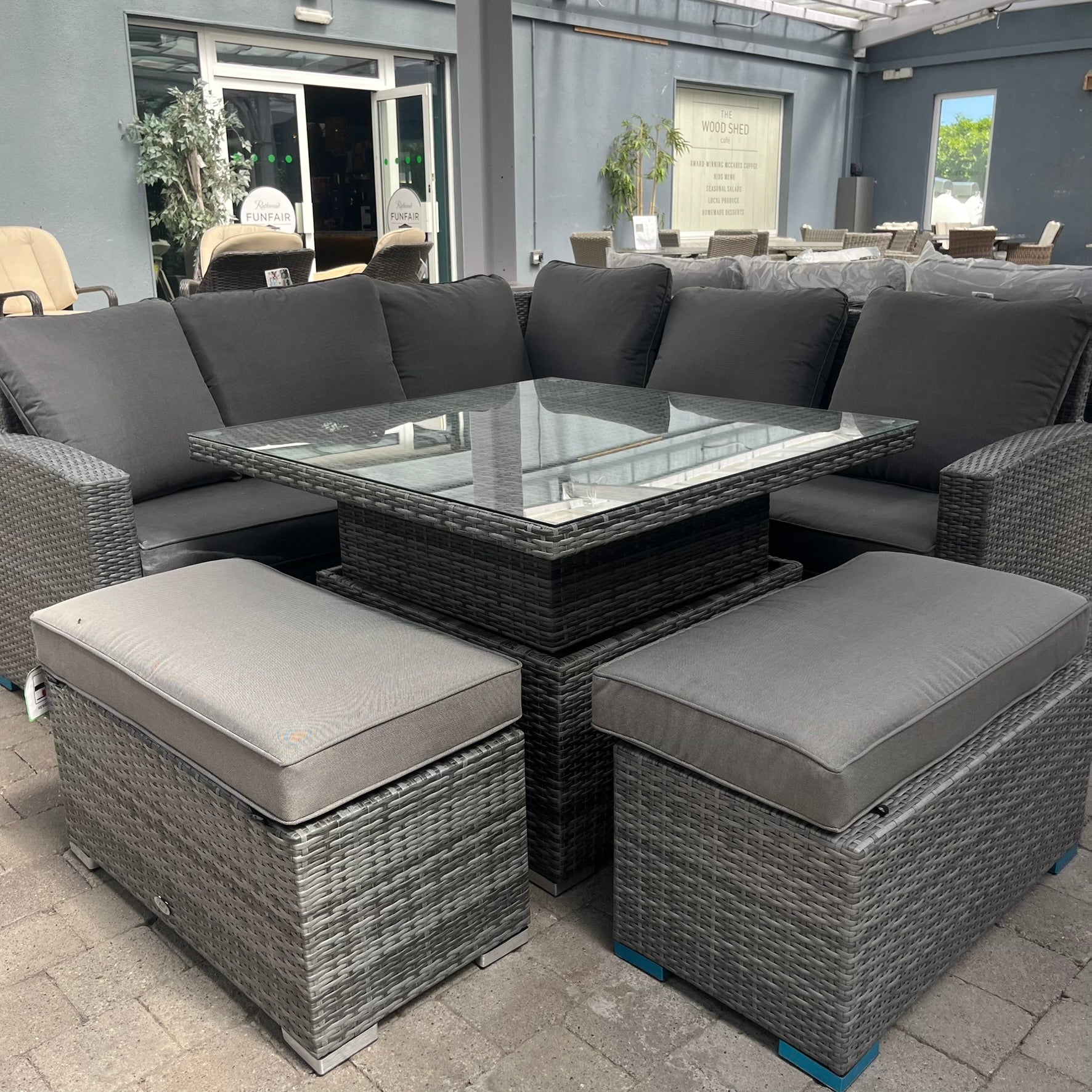 Cuba Corner with Rising Table - Clearance