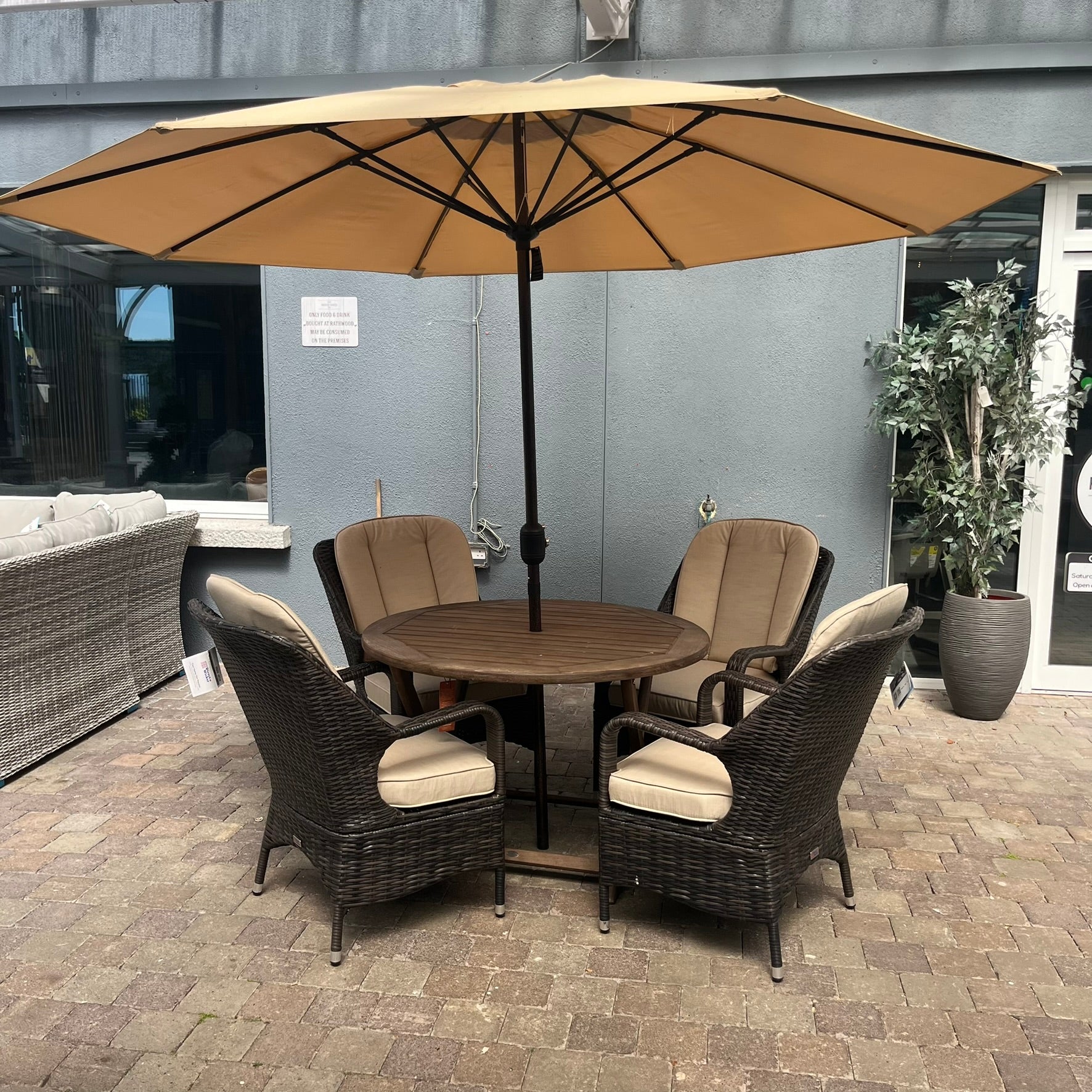 Chambery 4 Seater Set (with Parasol) - Clearance