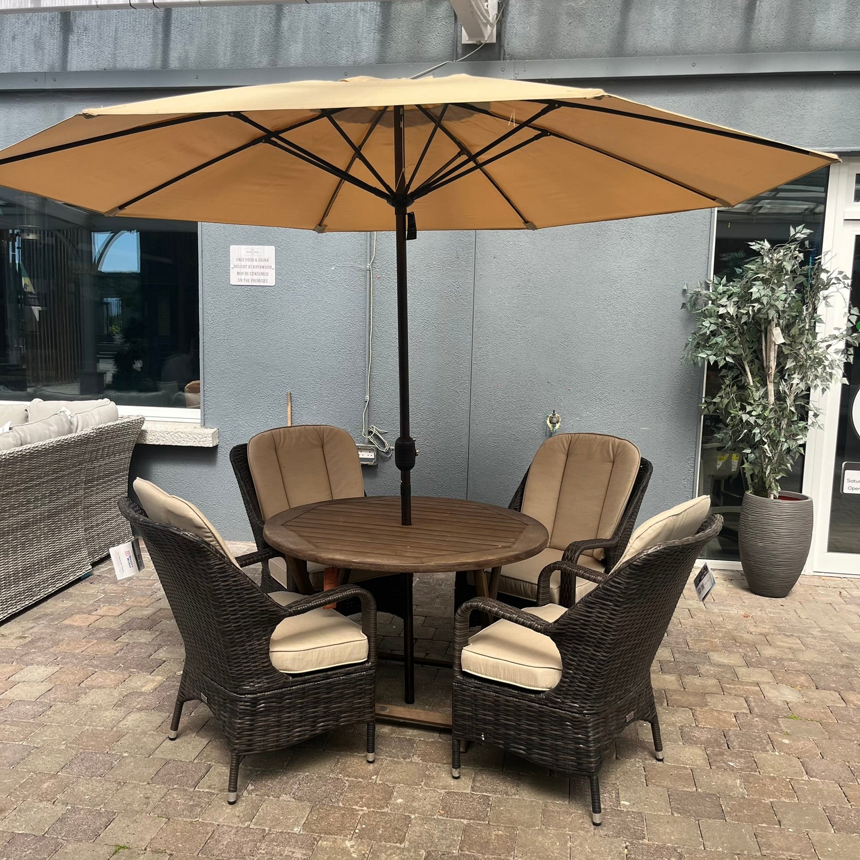 Chambery 4 Seater Set (with Parasol) - Clearance