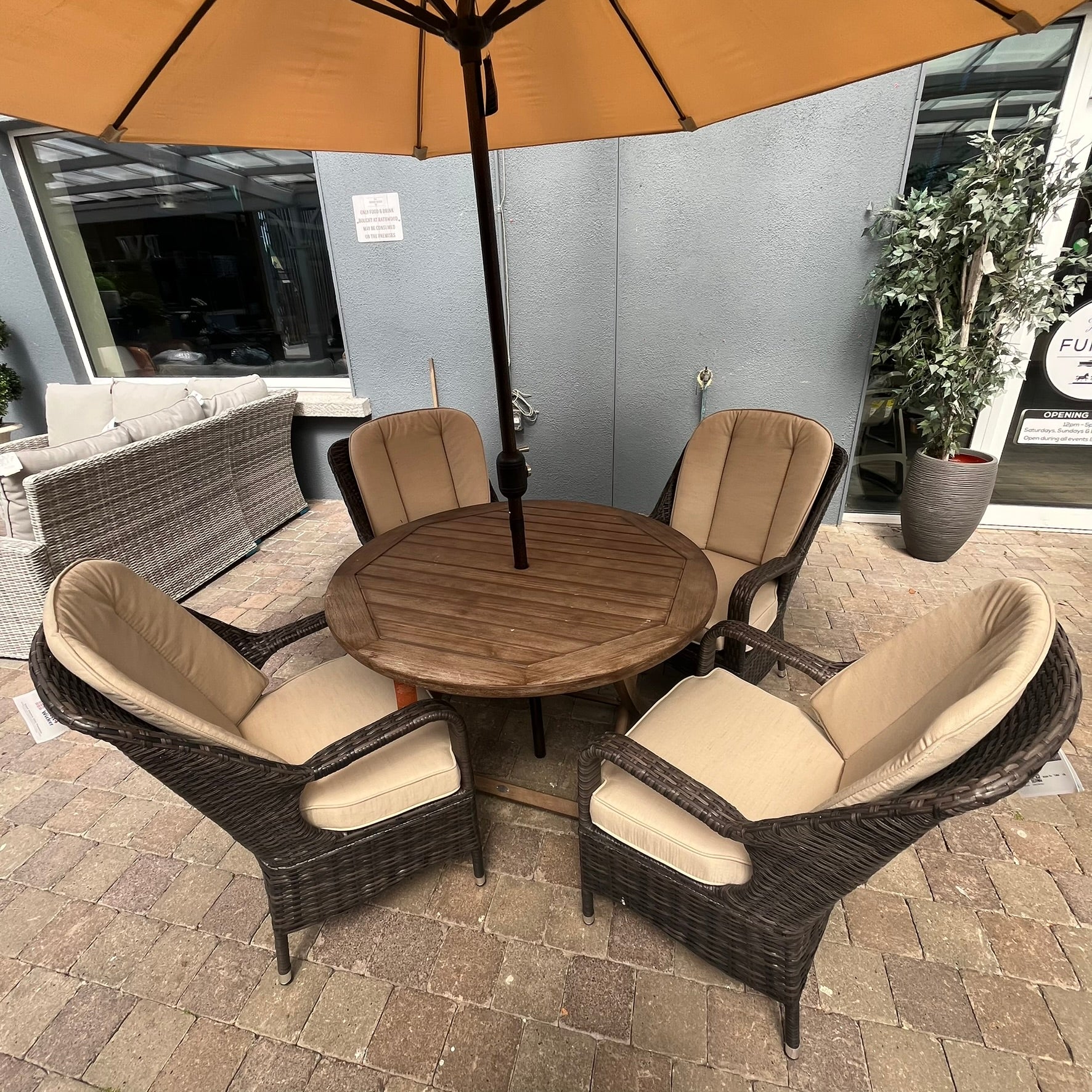 Chambery 4 Seater Set (with Parasol) - Clearance