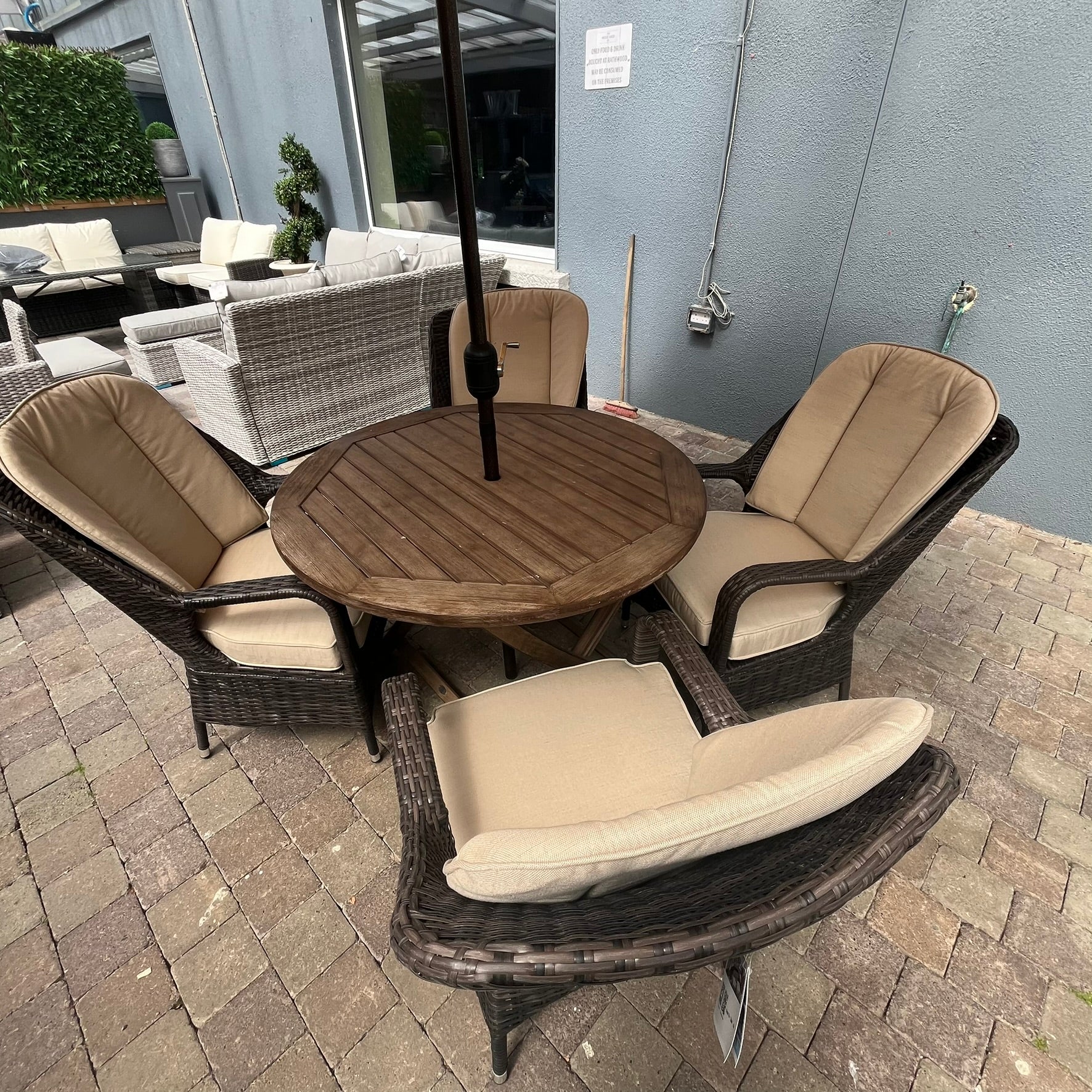 Chambery 4 Seater Set (with Parasol) - Clearance