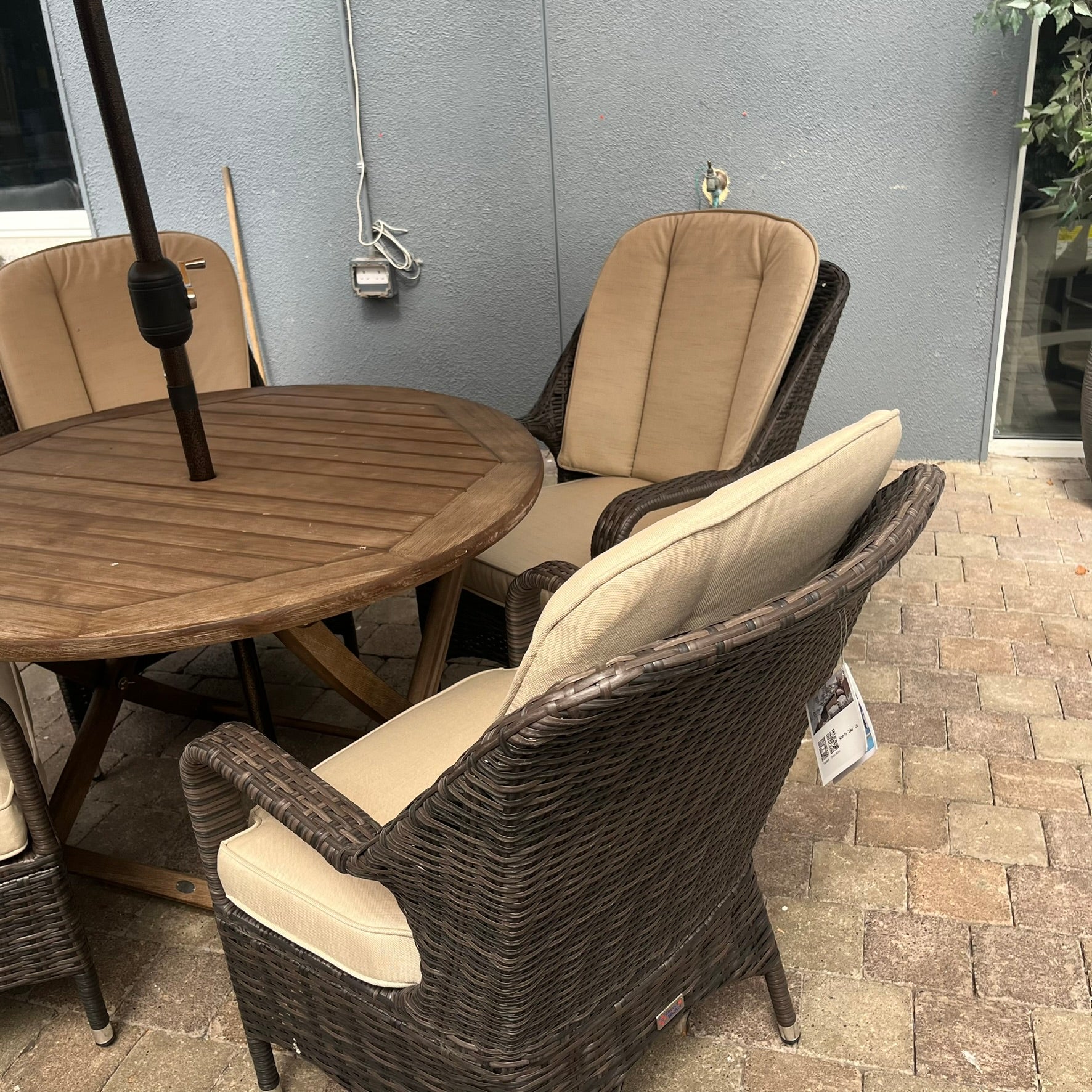Chambery 4 Seater Set (with Parasol) - Clearance