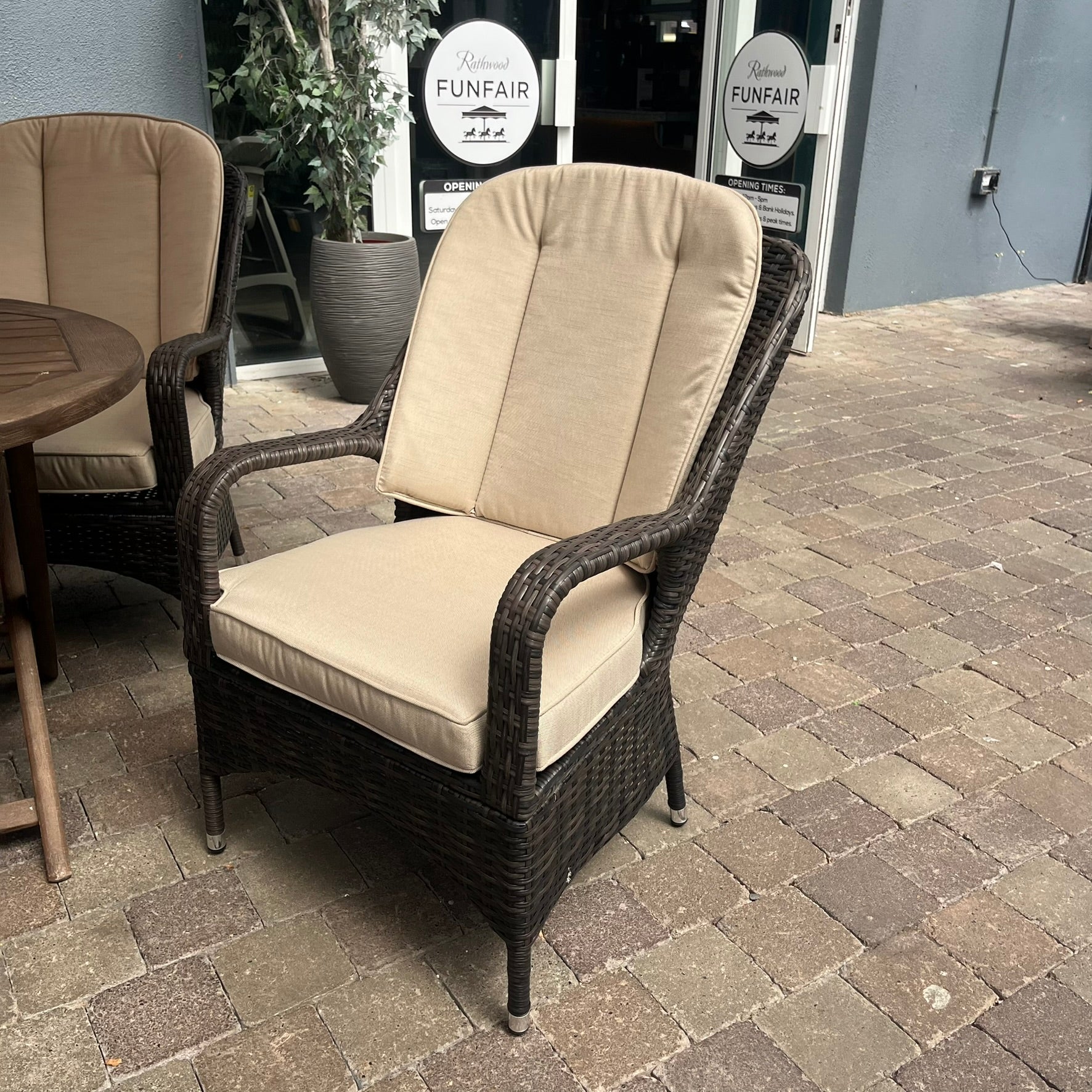Chambery 4 Seater Set (with Parasol) - Clearance