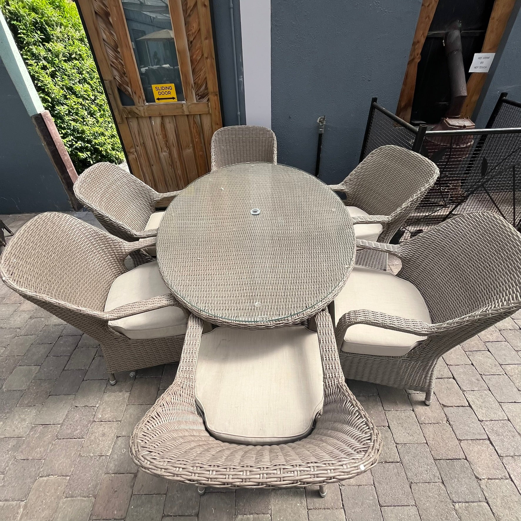 Turnberry 6 Seater Oval Set - Clearance