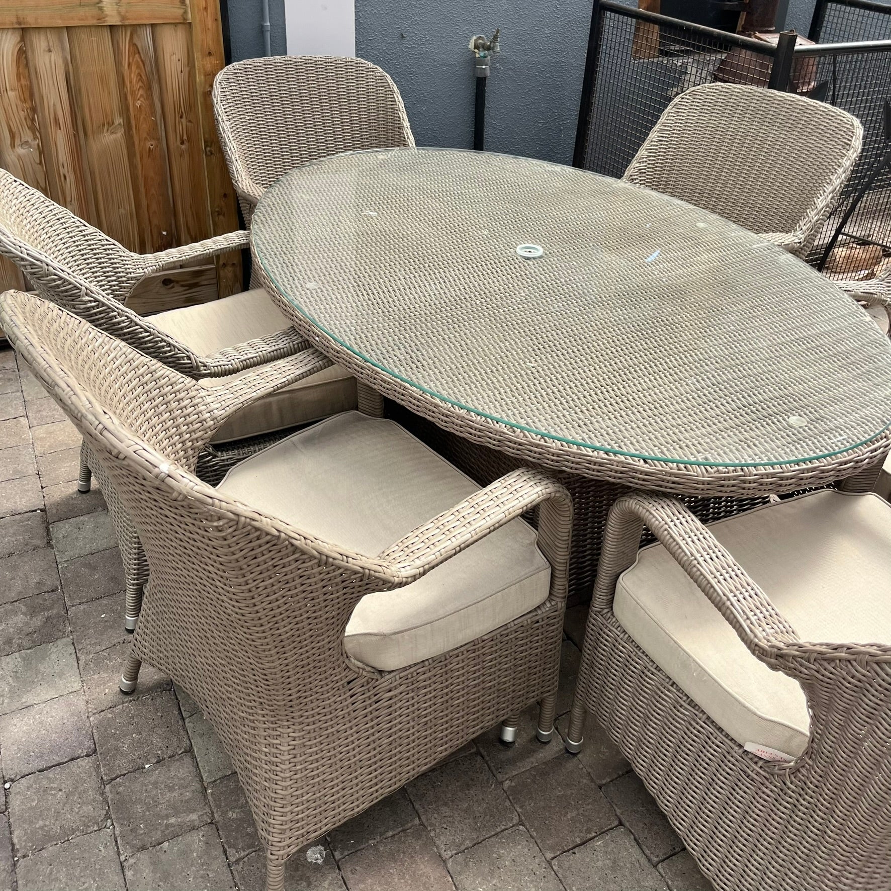 Turnberry 6 Seater Oval Set - Clearance