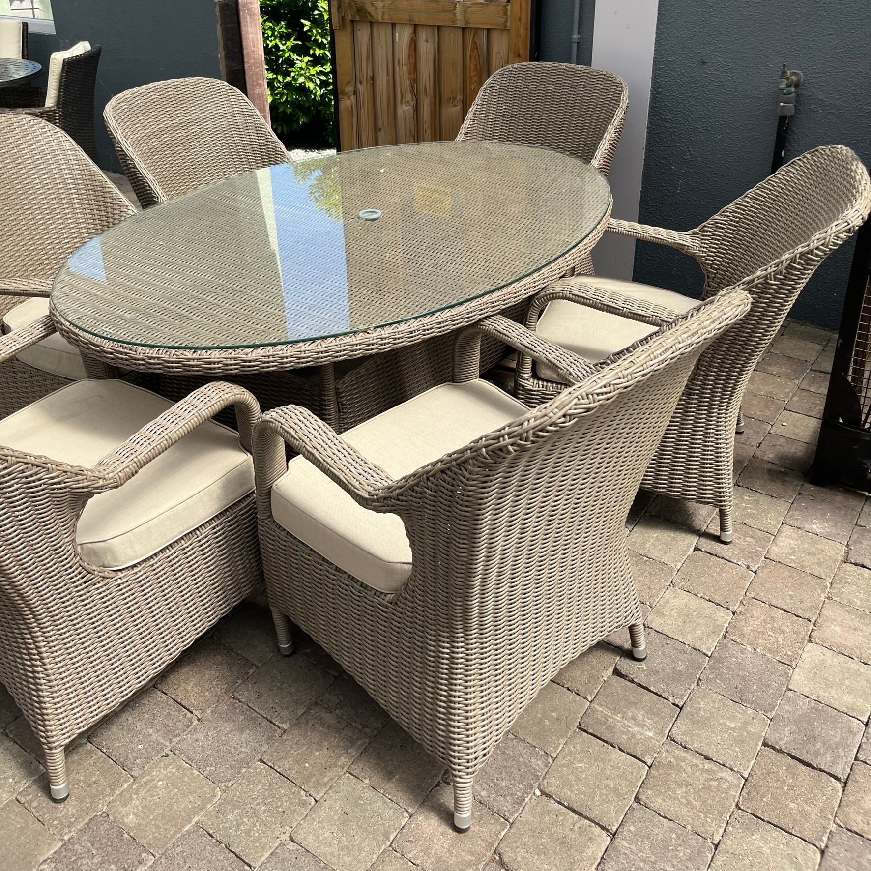 Turnberry 6 Seater Oval Set - Clearance