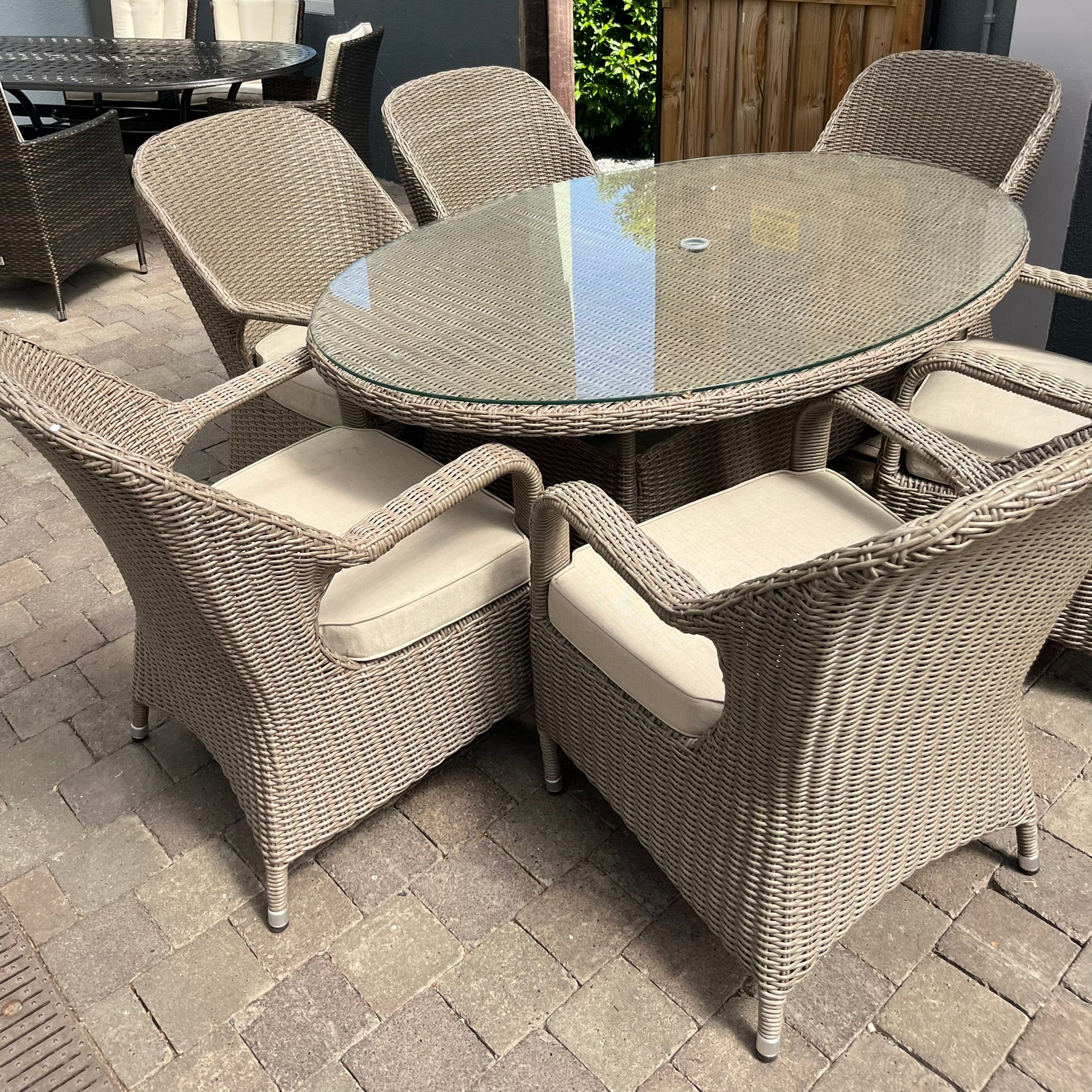 Turnberry 6 Seater Oval Set - Clearance
