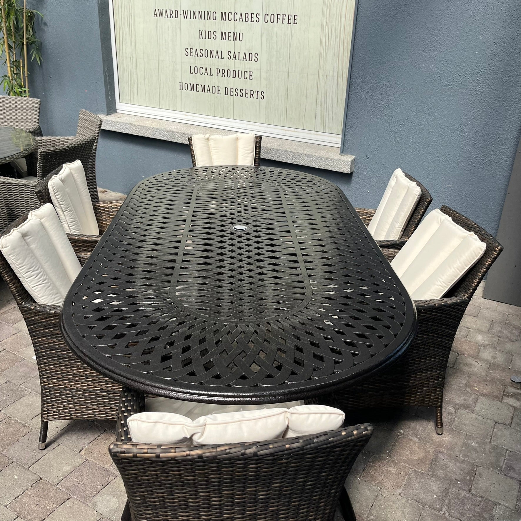 Gardina/Lyon 6 Seater Oval Set - Clearance