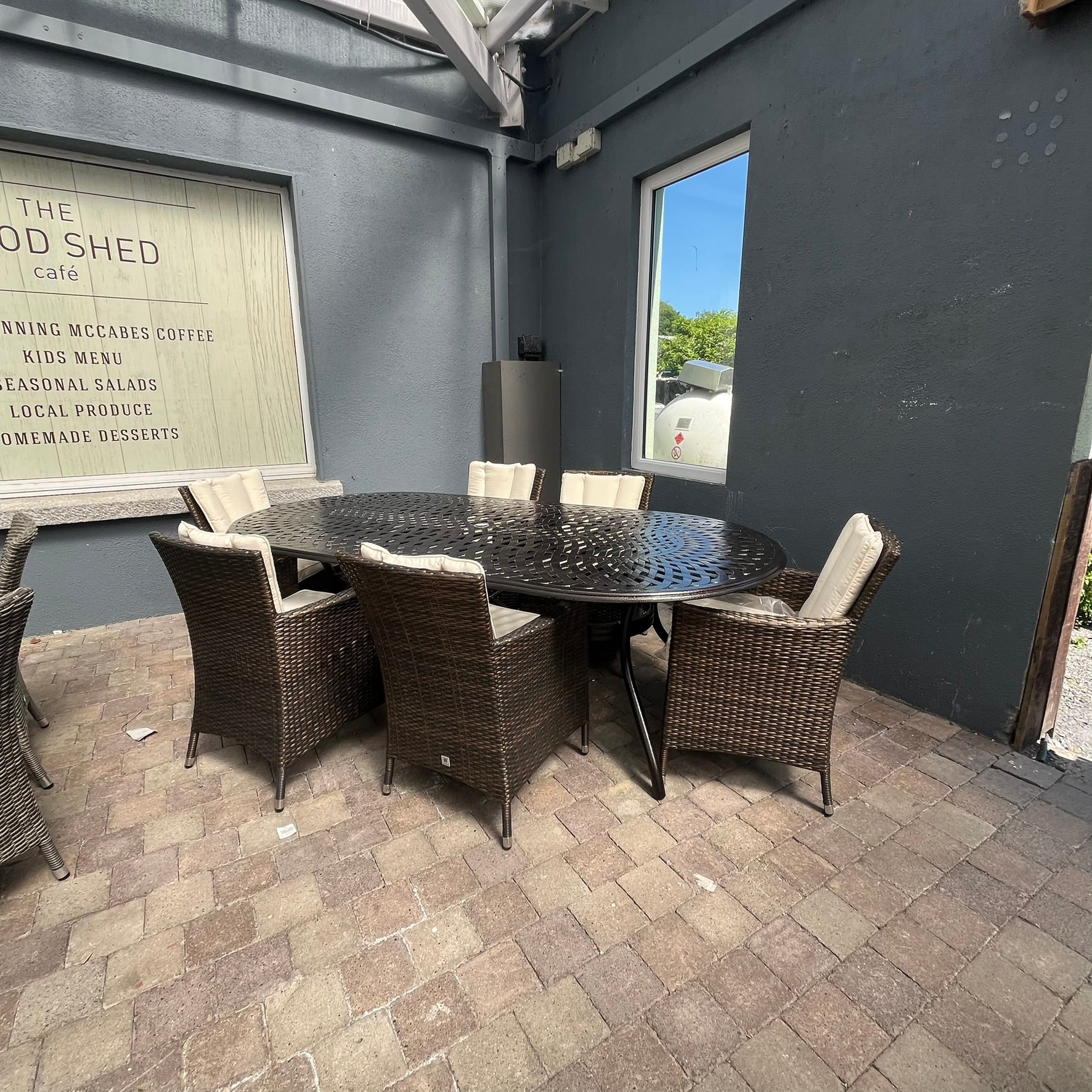 Gardina/Lyon 6 Seater Oval Set - Clearance